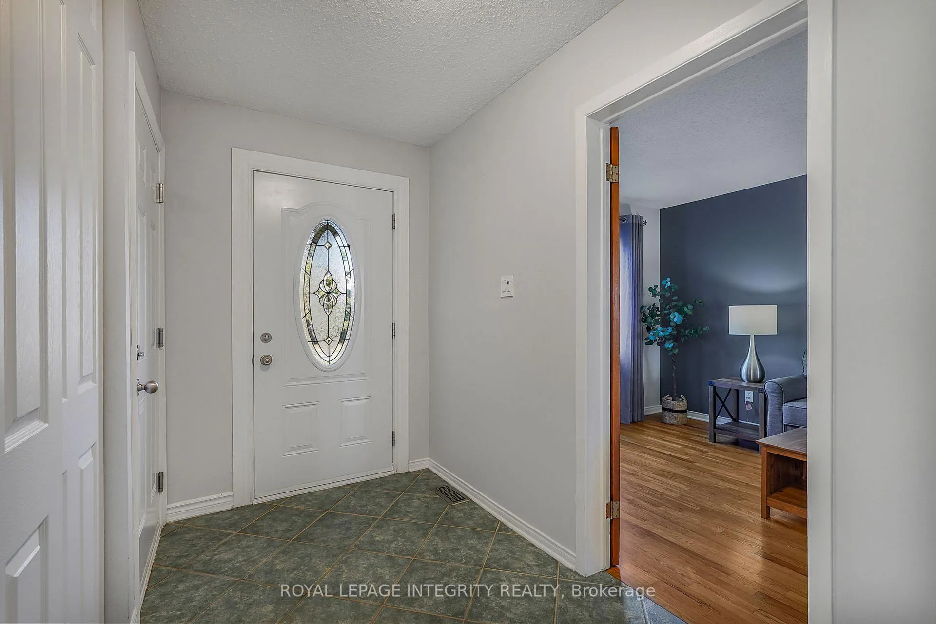 Photo 3 of 641 Apollo Way, Ottawa, Fallingbrook/Pineridge — HOMEH