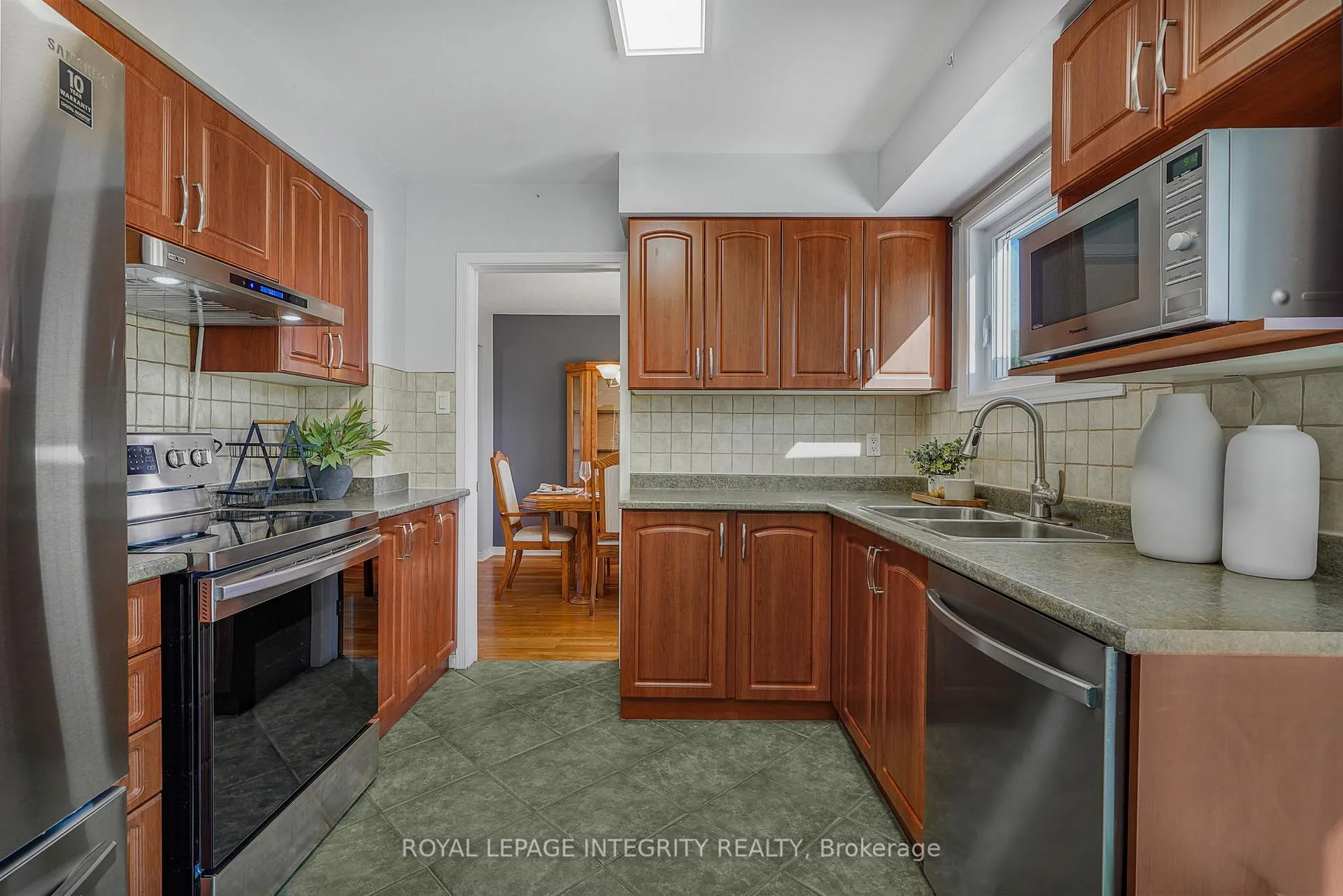 Photo 7 of 641 Apollo Way, Ottawa, Fallingbrook/Pineridge — HOMEH