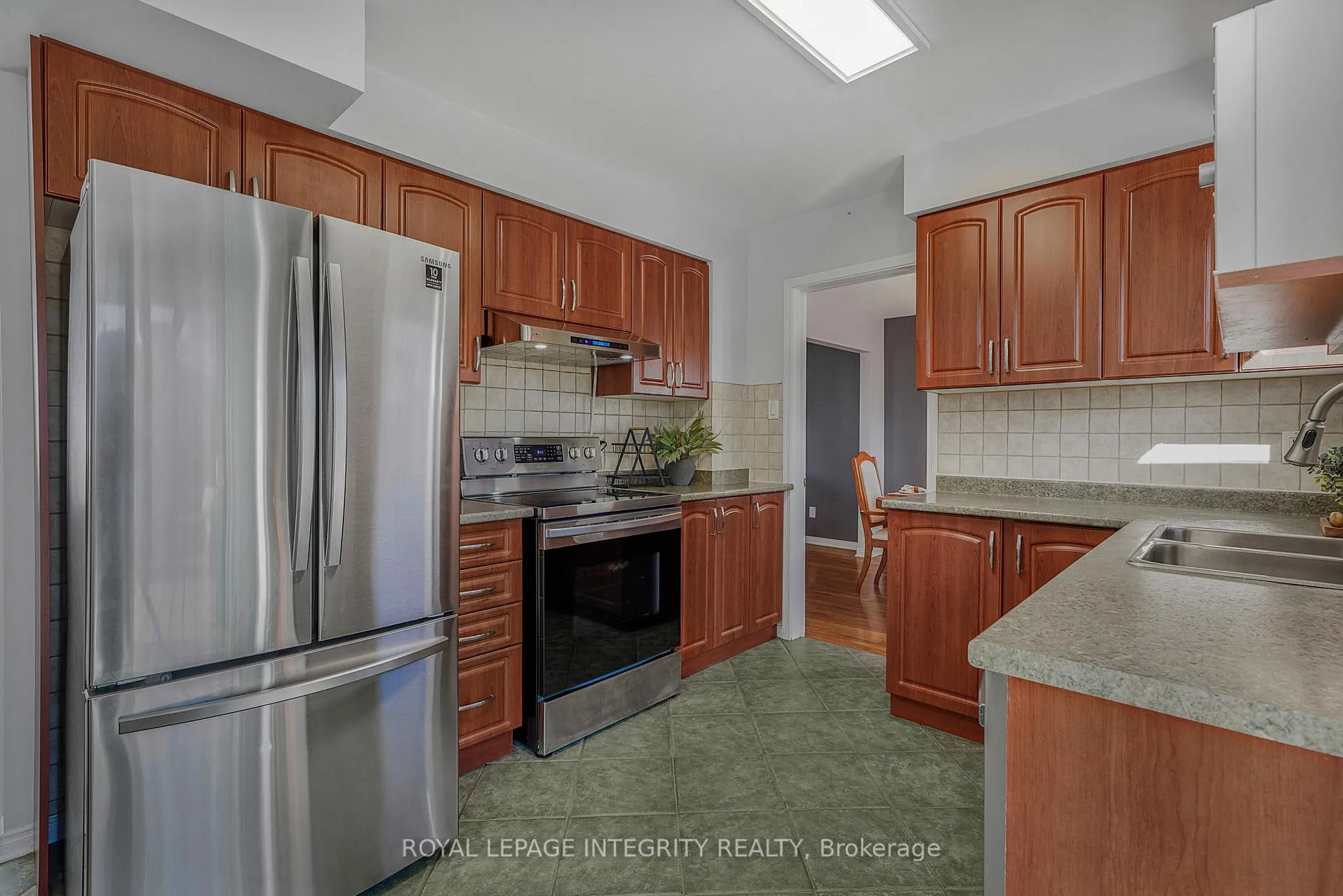 Photo 8 of 641 Apollo Way, Ottawa, Fallingbrook/Pineridge — HOMEH