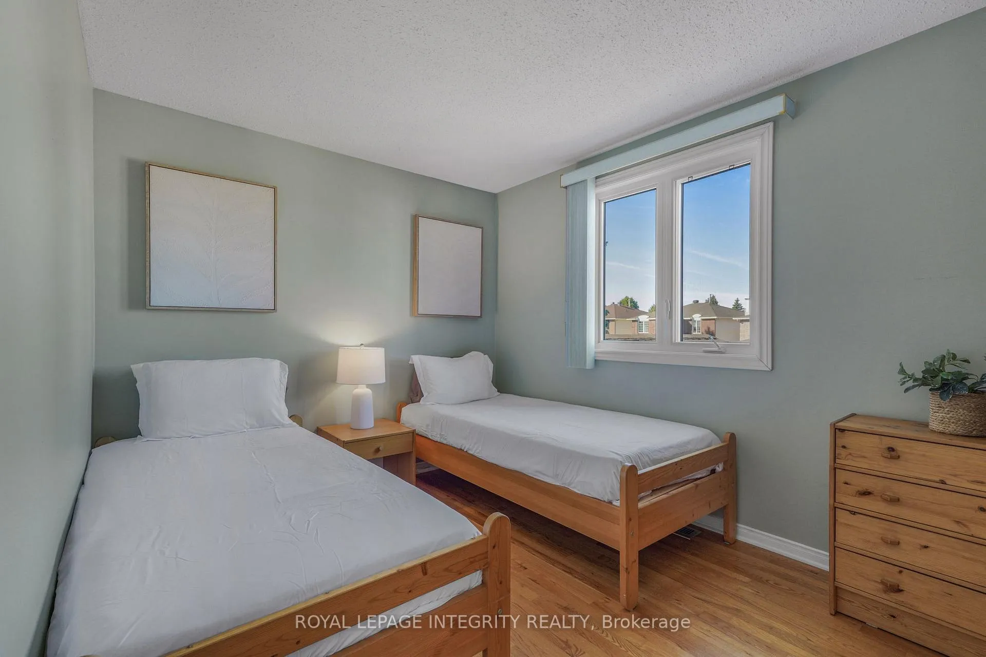 Photo 12 of 641 Apollo Way, Ottawa, Fallingbrook/Pineridge — HOMEH