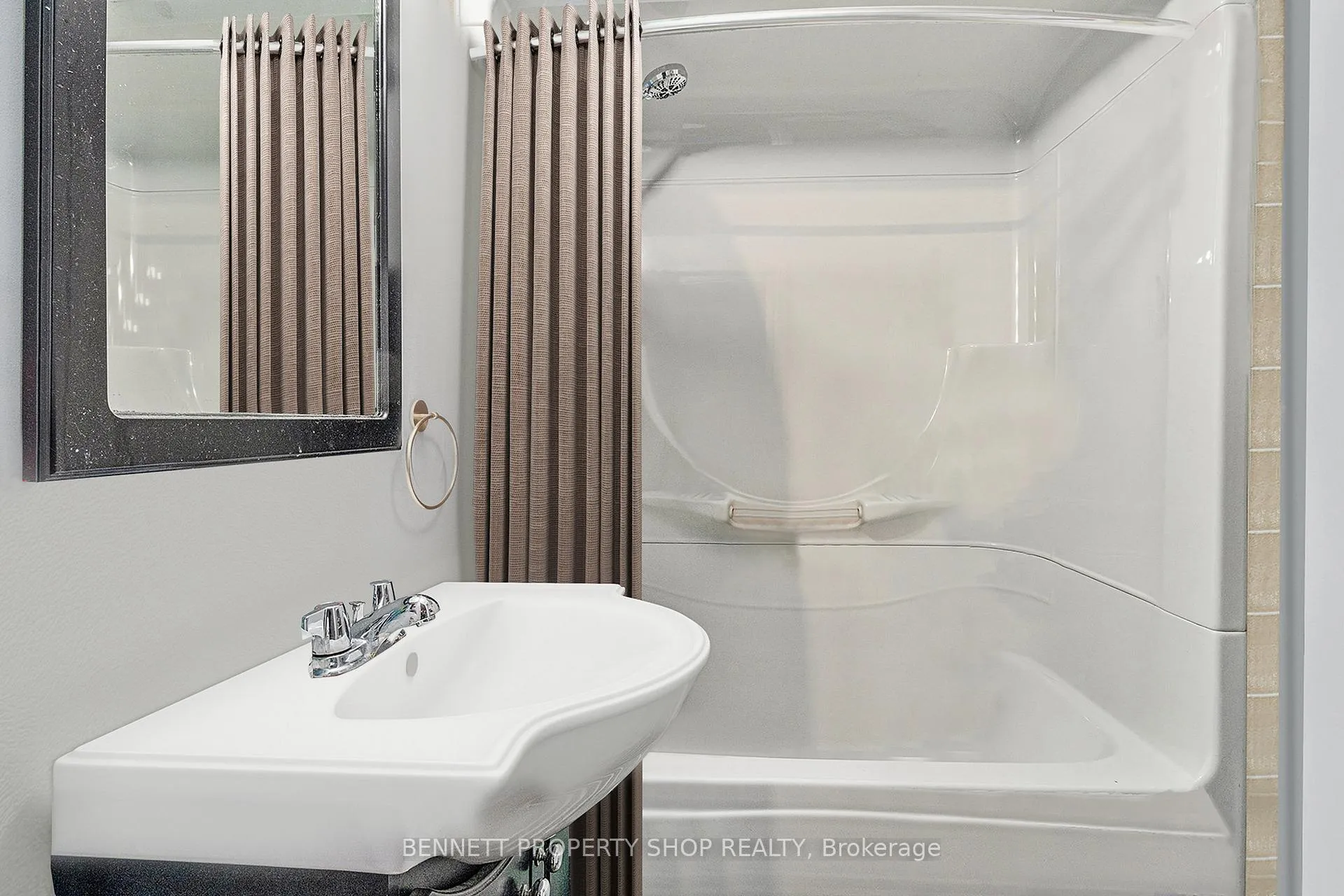 Photo 9 of Unit 1, 713 Morgan Street, Ottawa, Vanier — HOMEH