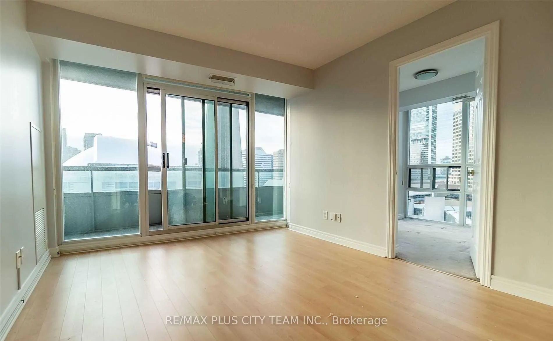 Photo 4 of Unit 1518, 51 Lower Simcoe Street, Toronto, Waterfront Communities — HOMEH