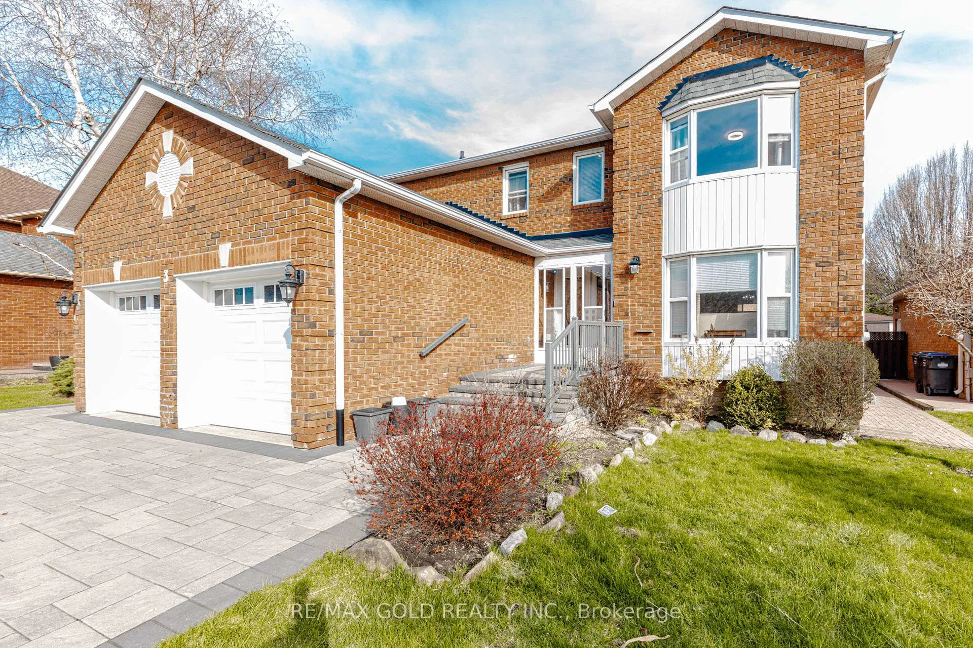 Photo 2 of 3 Kenpark Avenue, Brampton, Snelgrove — HOMEH