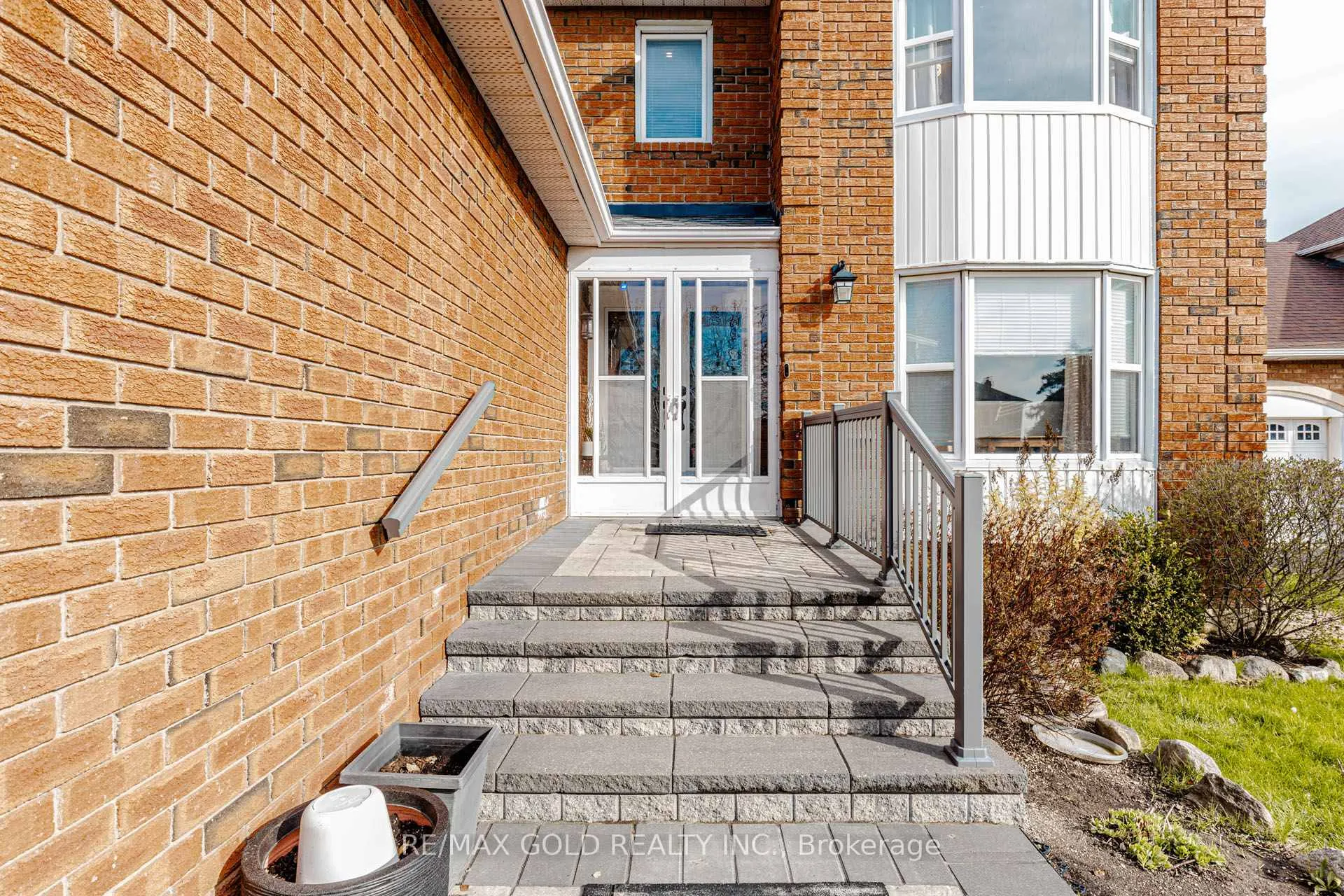 Photo 3 of 3 Kenpark Avenue, Brampton, Snelgrove — HOMEH