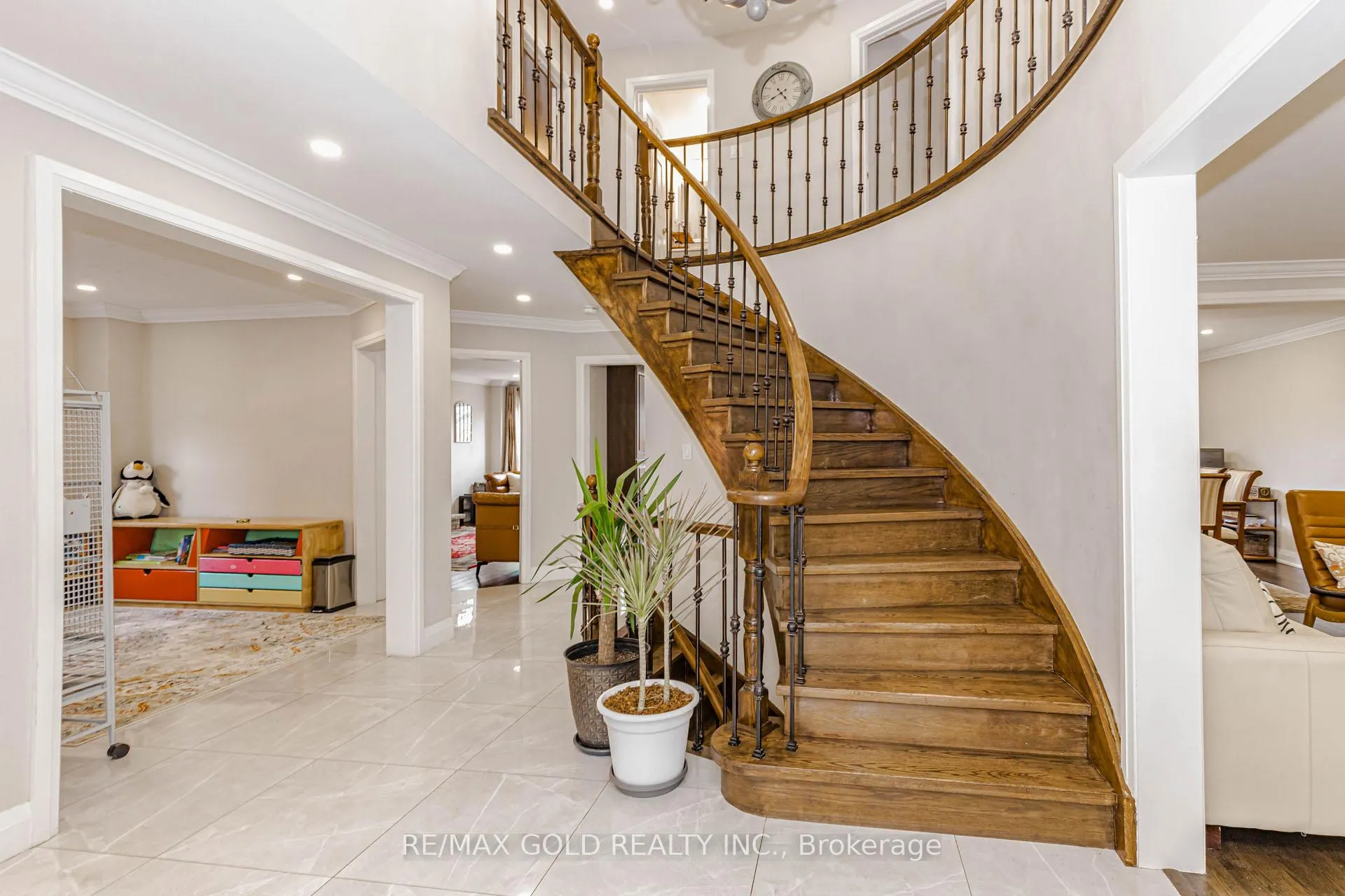 Photo 5 of 3 Kenpark Avenue, Brampton, Snelgrove — HOMEH