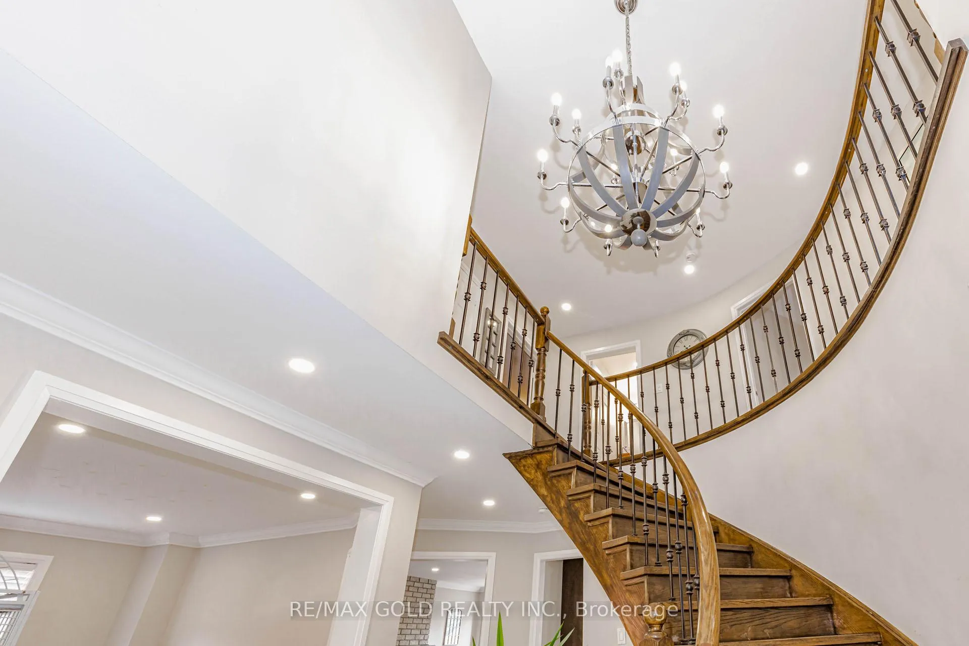 Photo 6 of 3 Kenpark Avenue, Brampton, Snelgrove — HOMEH