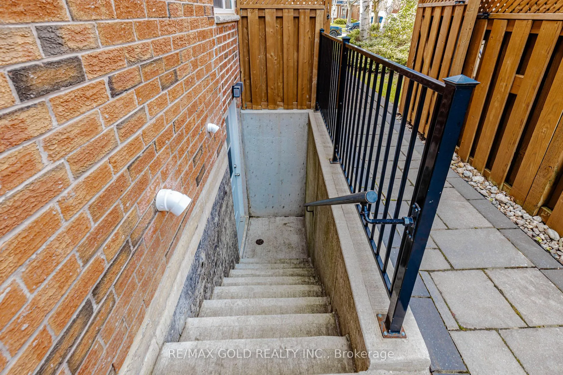 Photo 34 of 3 Kenpark Avenue, Brampton, Snelgrove — HOMEH