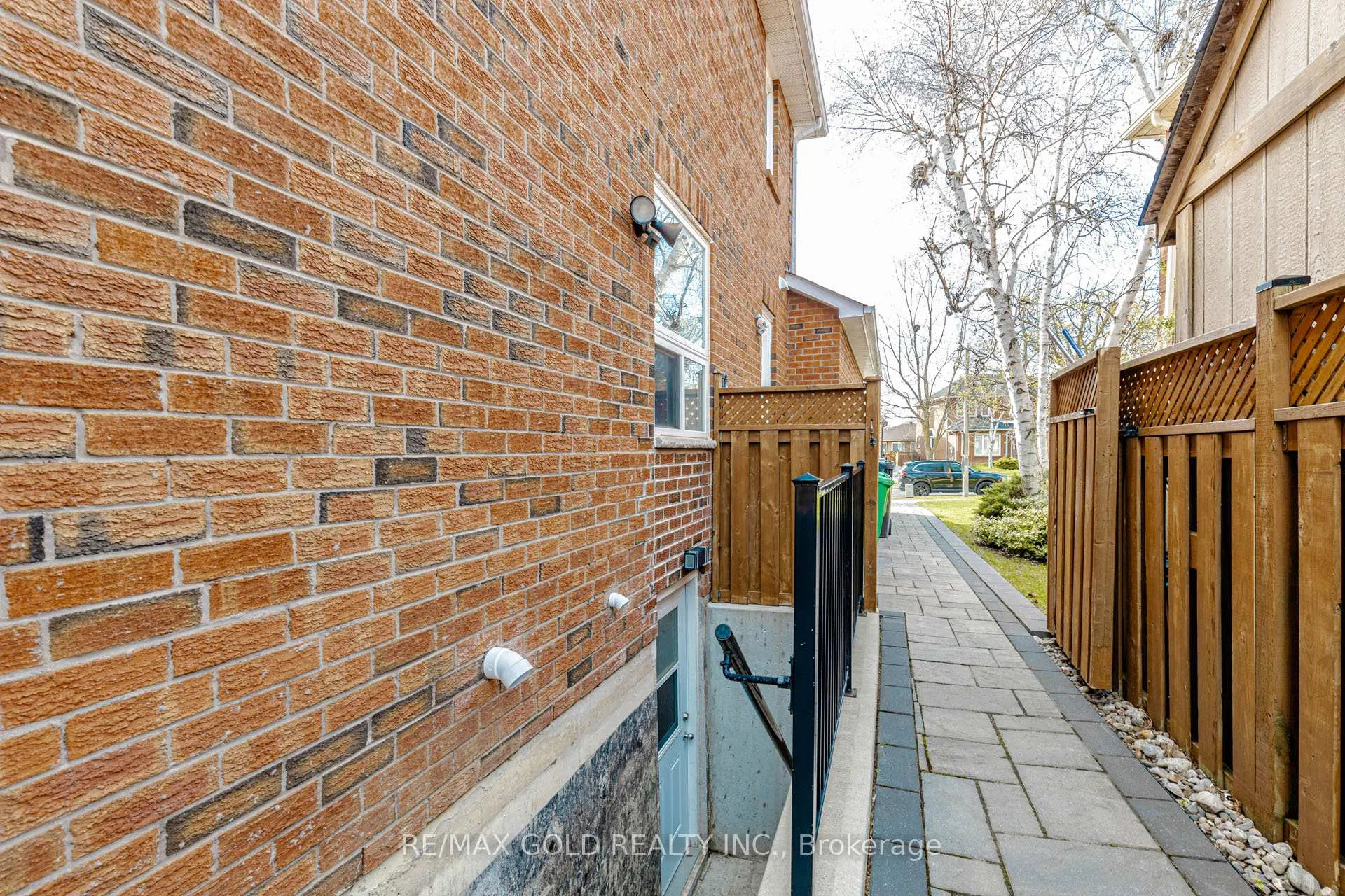 Photo 46 of 3 Kenpark Avenue, Brampton, Snelgrove — HOMEH