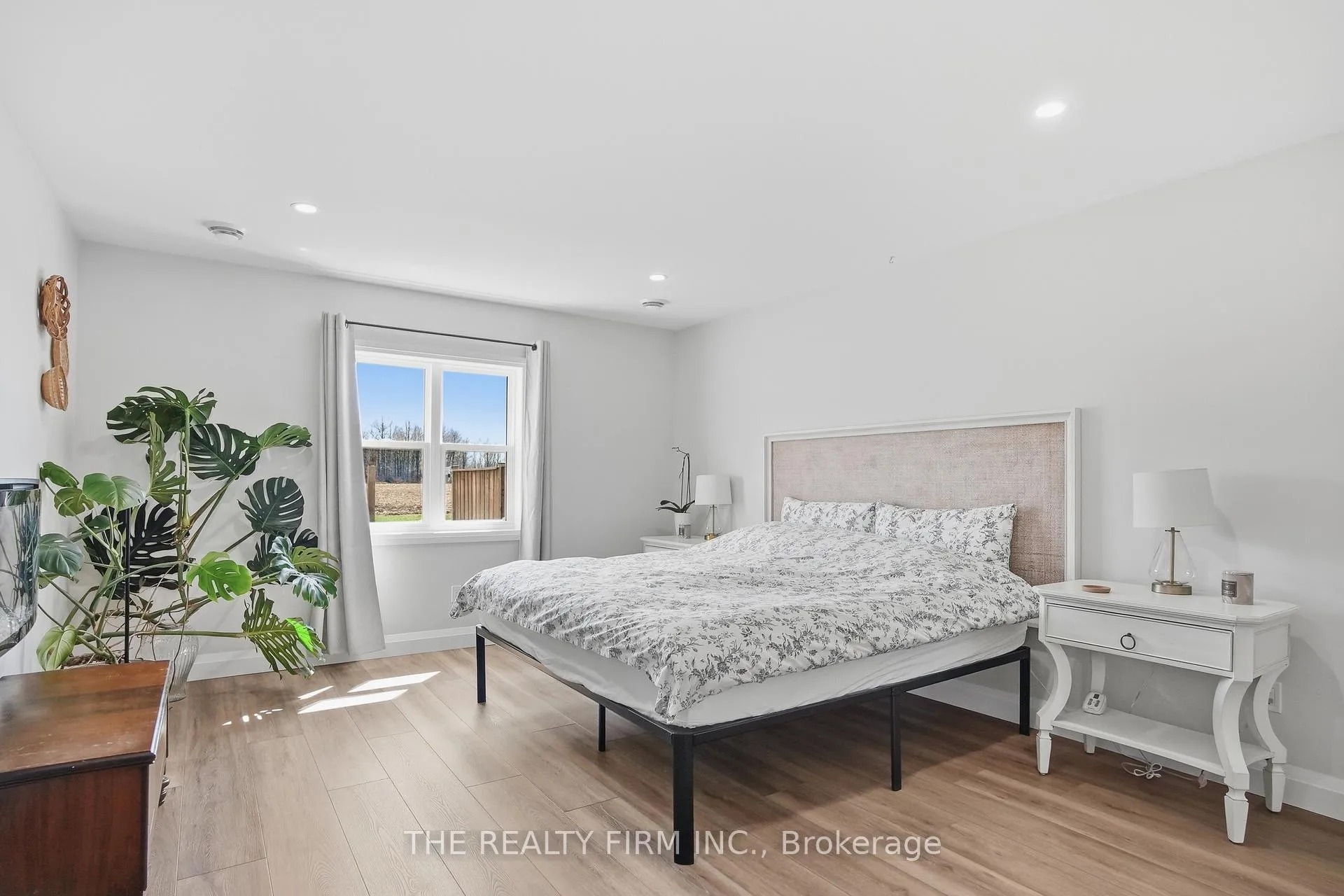 Photo 22 of 141 Victoria Avenue E, South Huron, Stephen — HOMEH