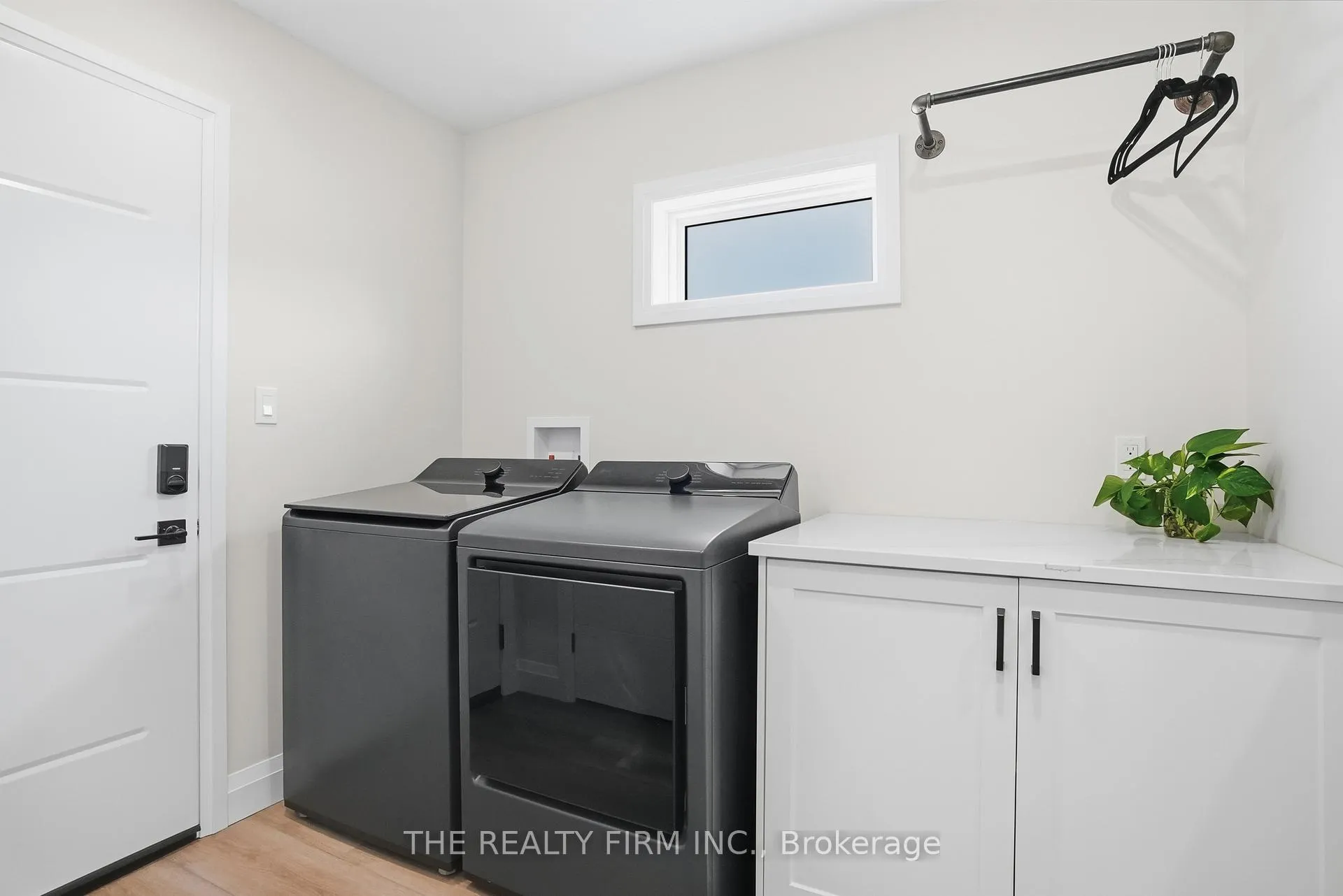 Photo 34 of 141 Victoria Avenue E, South Huron, Stephen — HOMEH