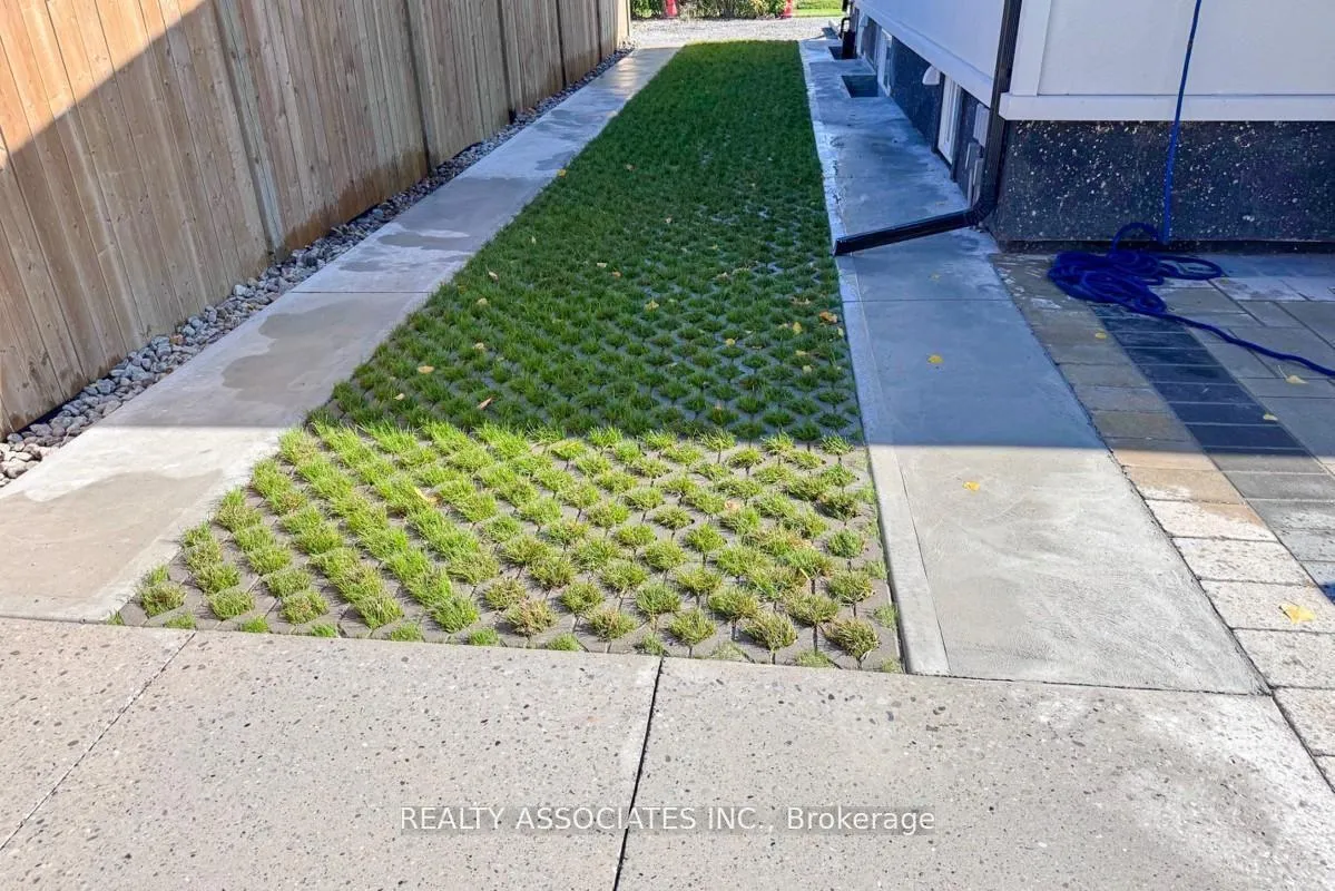 Photo 30 of 348 Miami Drive, Georgina, Keswick South — HOMEH