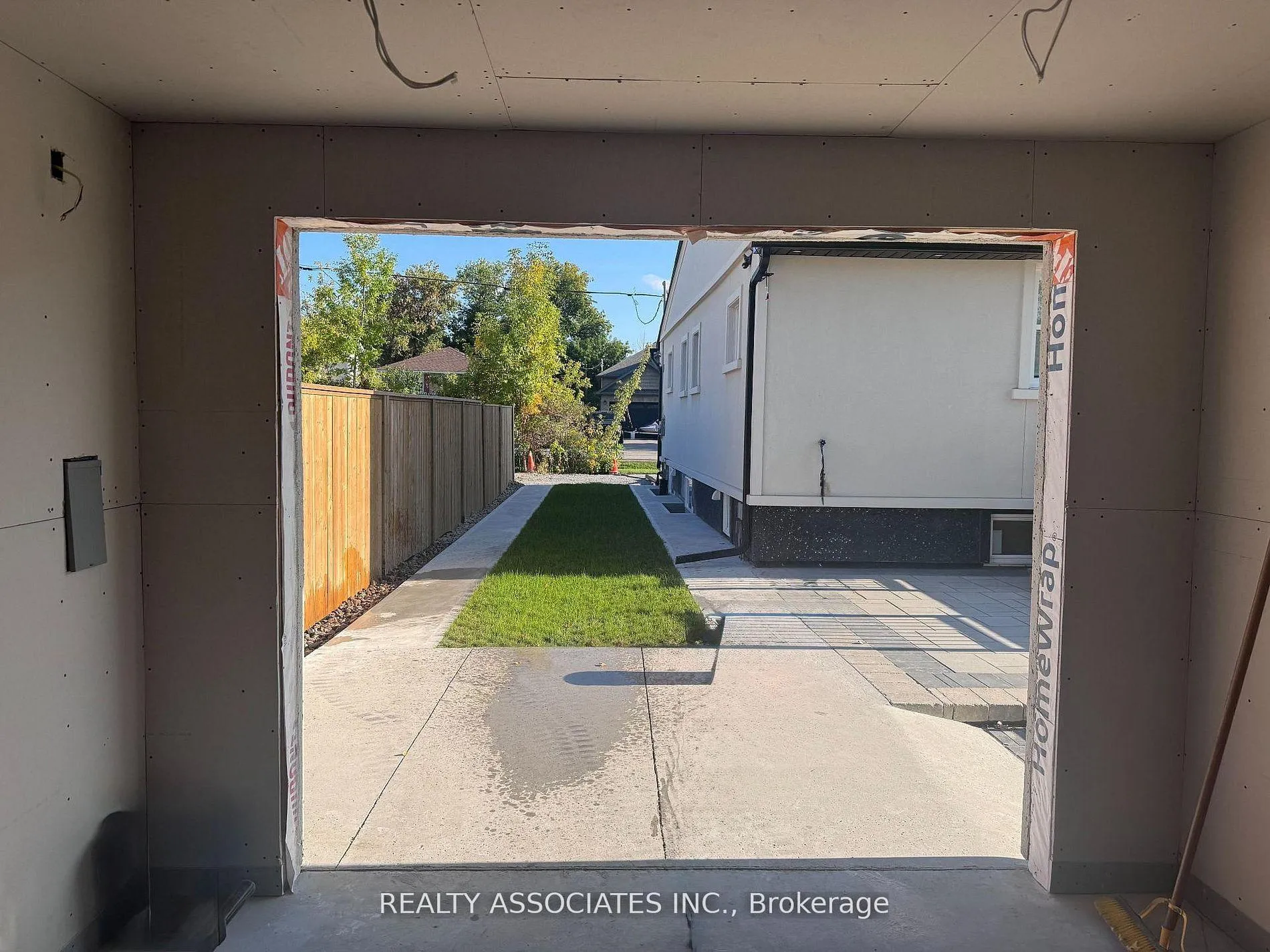 Photo 39 of 348 Miami Drive, Georgina, Keswick South — HOMEH