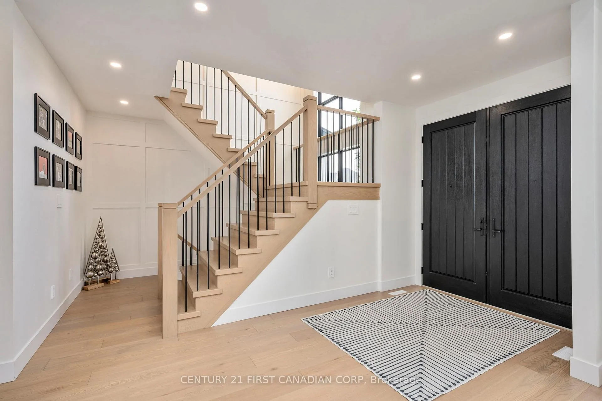 Photo 4 of 3490 Silverleaf Chase, London, South V — HOMEH