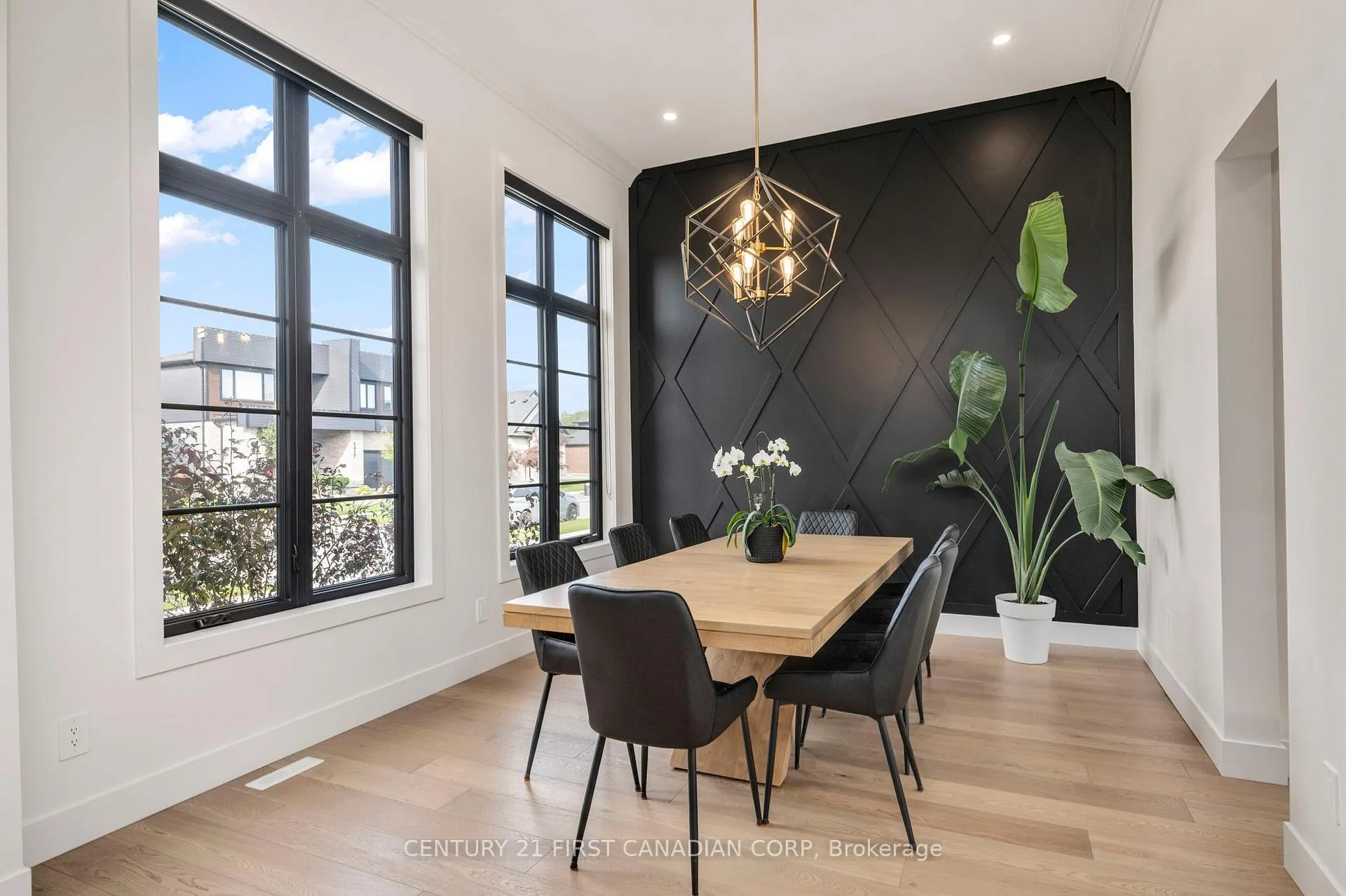 Photo 6 of 3490 Silverleaf Chase, London, South V — HOMEH