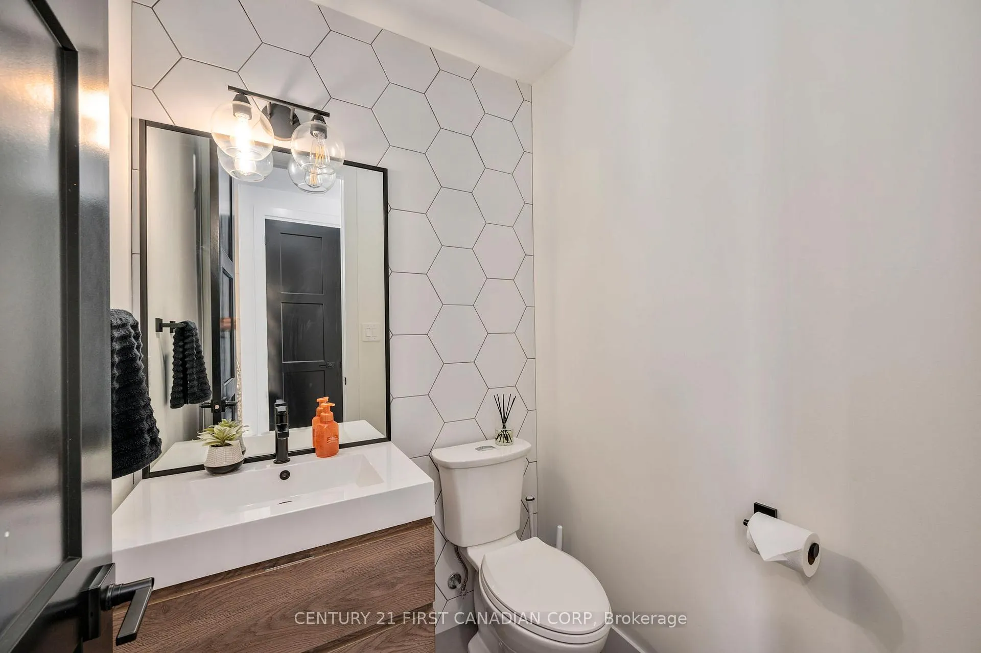 Photo 7 of 3490 Silverleaf Chase, London, South V — HOMEH