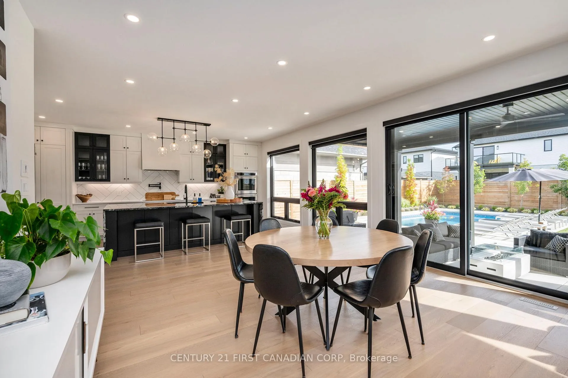 Photo 10 of 3490 Silverleaf Chase, London, South V — HOMEH
