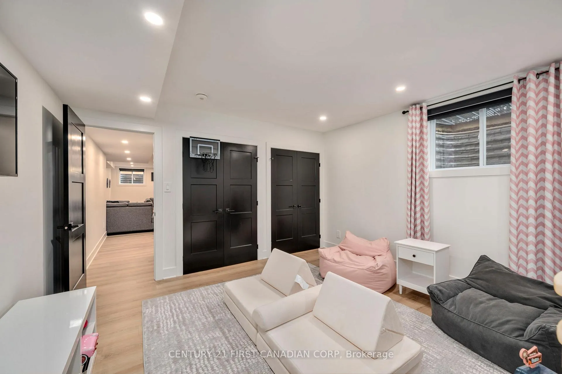 Photo 37 of 3490 Silverleaf Chase, London, South V — HOMEH