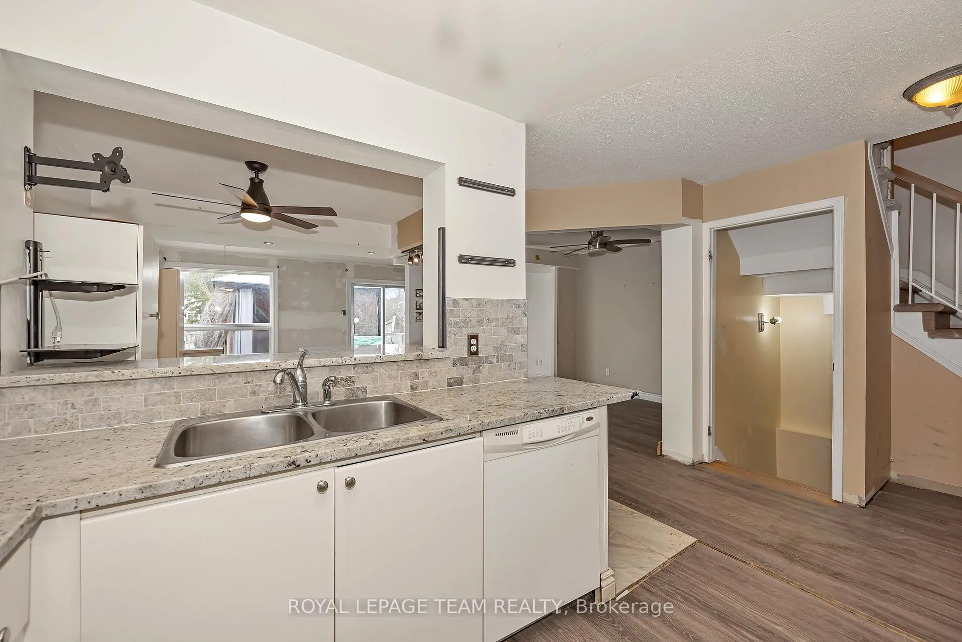 Photo 11 of 57 Randall James Drive, Ottawa, Stittsville (Central) — HOMEH
