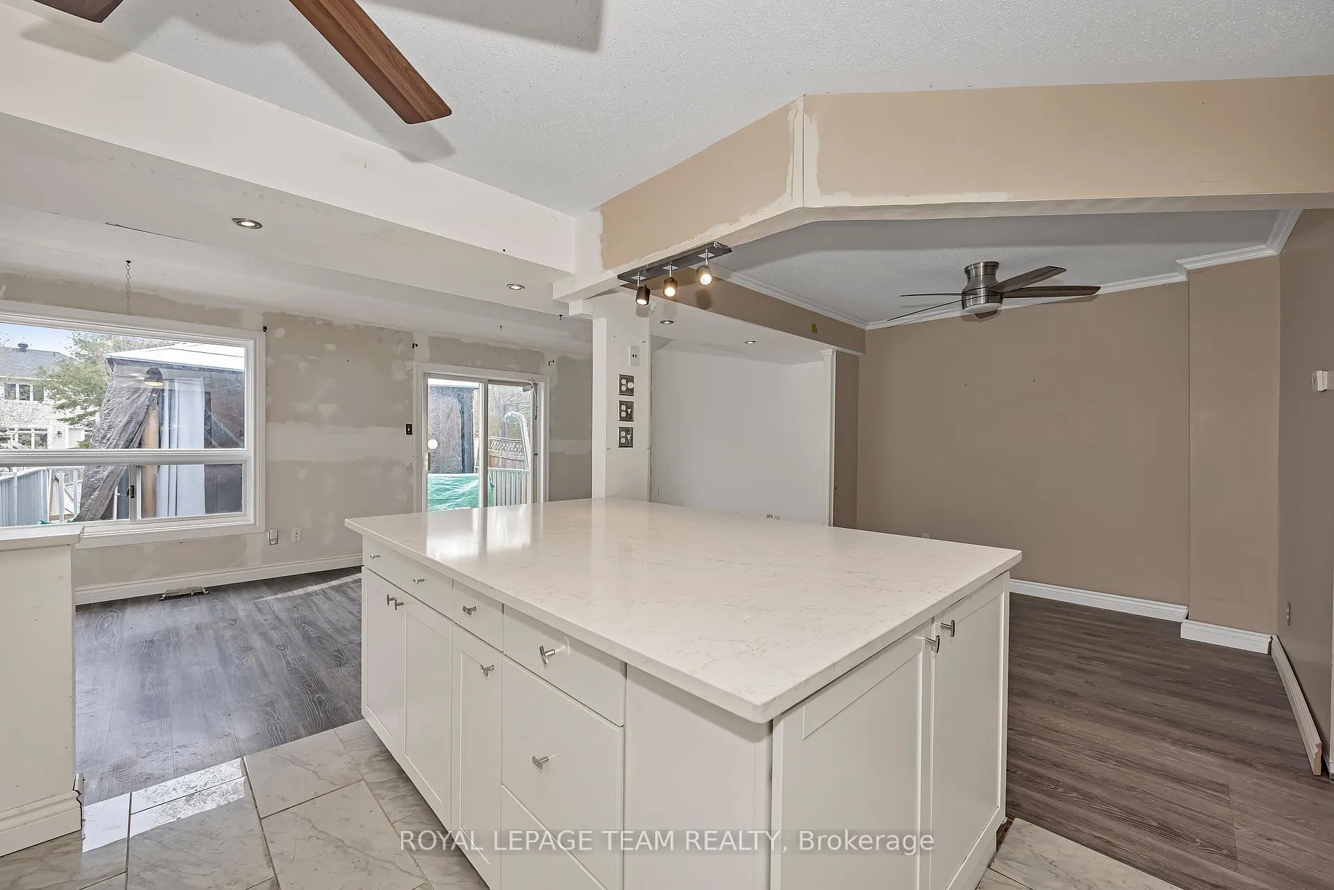 Photo 13 of 57 Randall James Drive, Ottawa, Stittsville (Central) — HOMEH