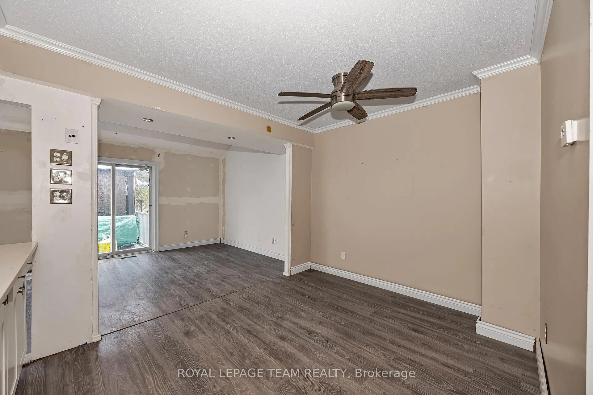 Photo 16 of 57 Randall James Drive, Ottawa, Stittsville (Central) — HOMEH