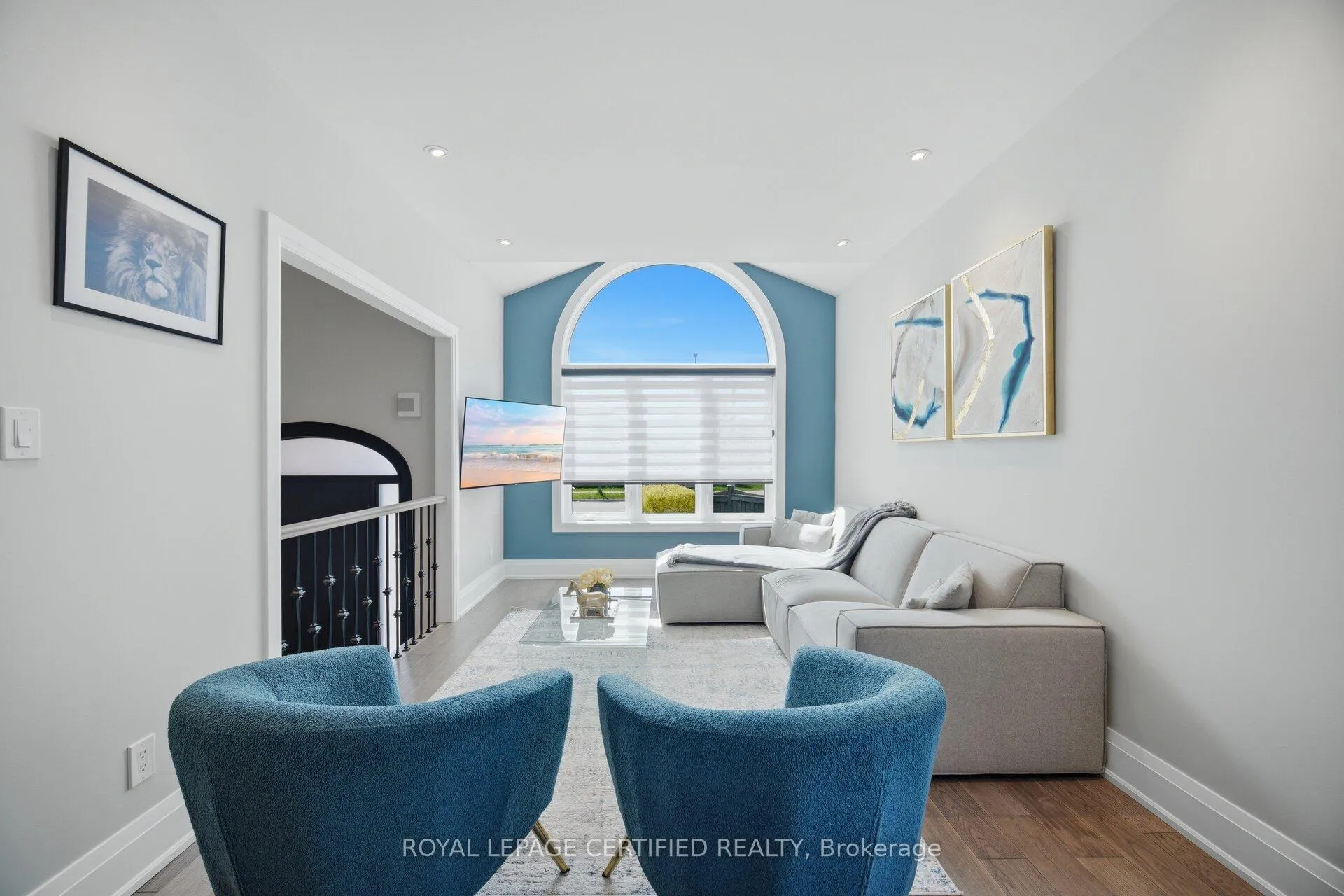 Photo 4 of 306 Avro Road, Vaughan, Maple — HOMEH