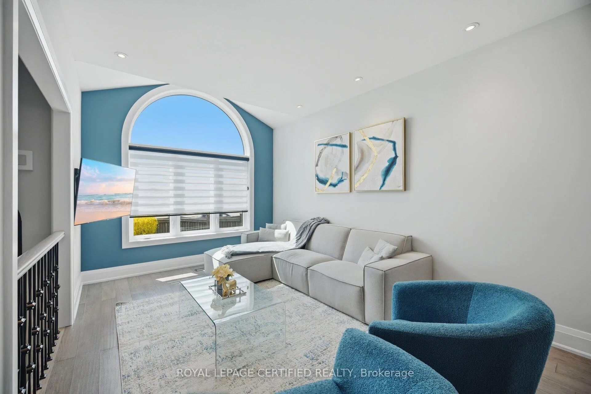 Photo 5 of 306 Avro Road, Vaughan, Maple — HOMEH