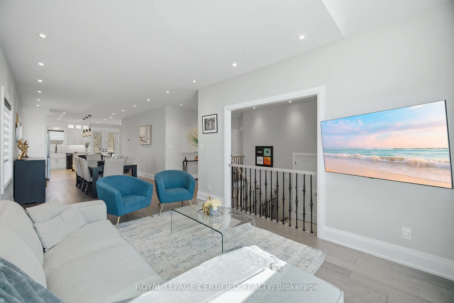 Photo 6 of 306 Avro Road, Vaughan, Maple — HOMEH