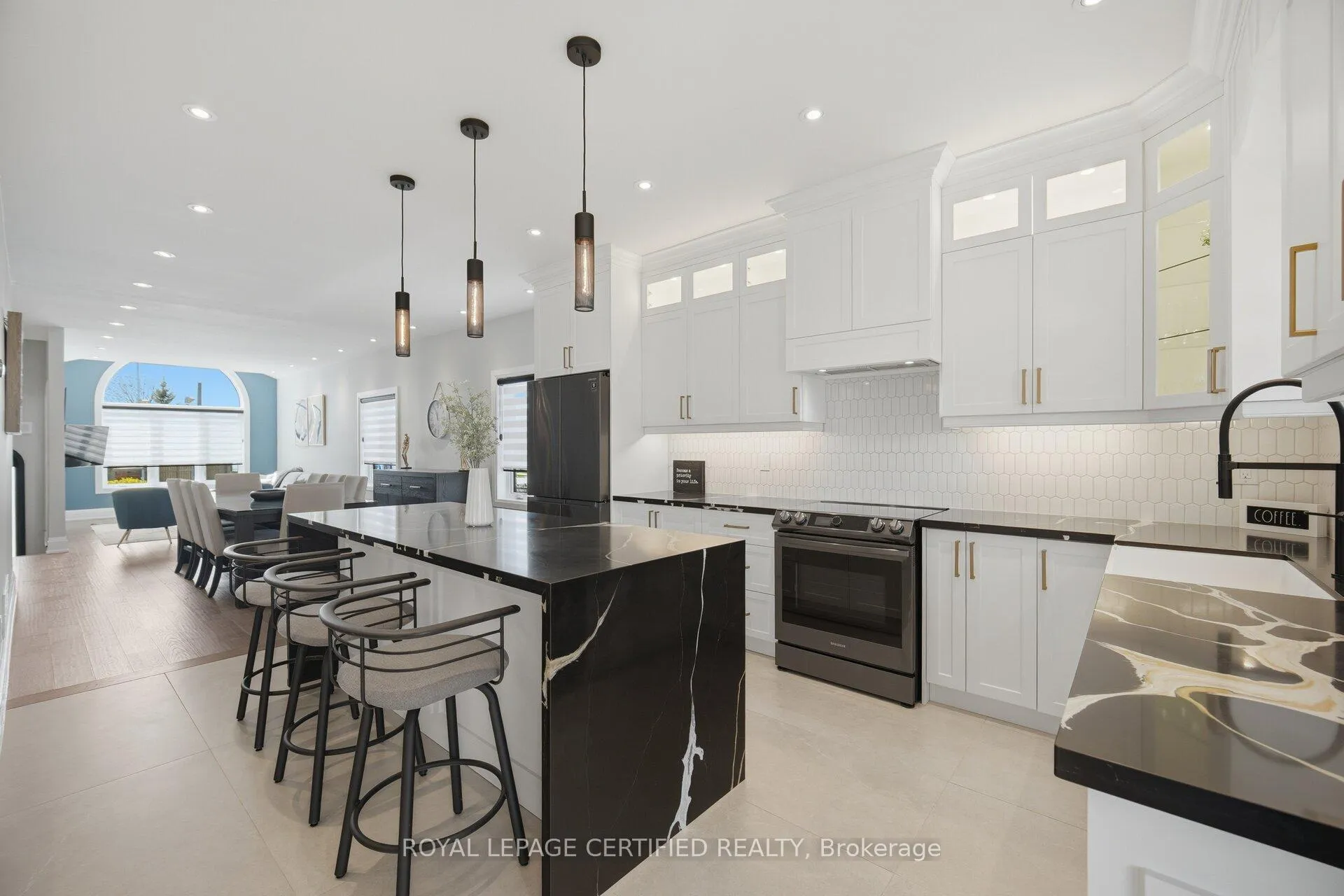 Photo 11 of 306 Avro Road, Vaughan, Maple — HOMEH