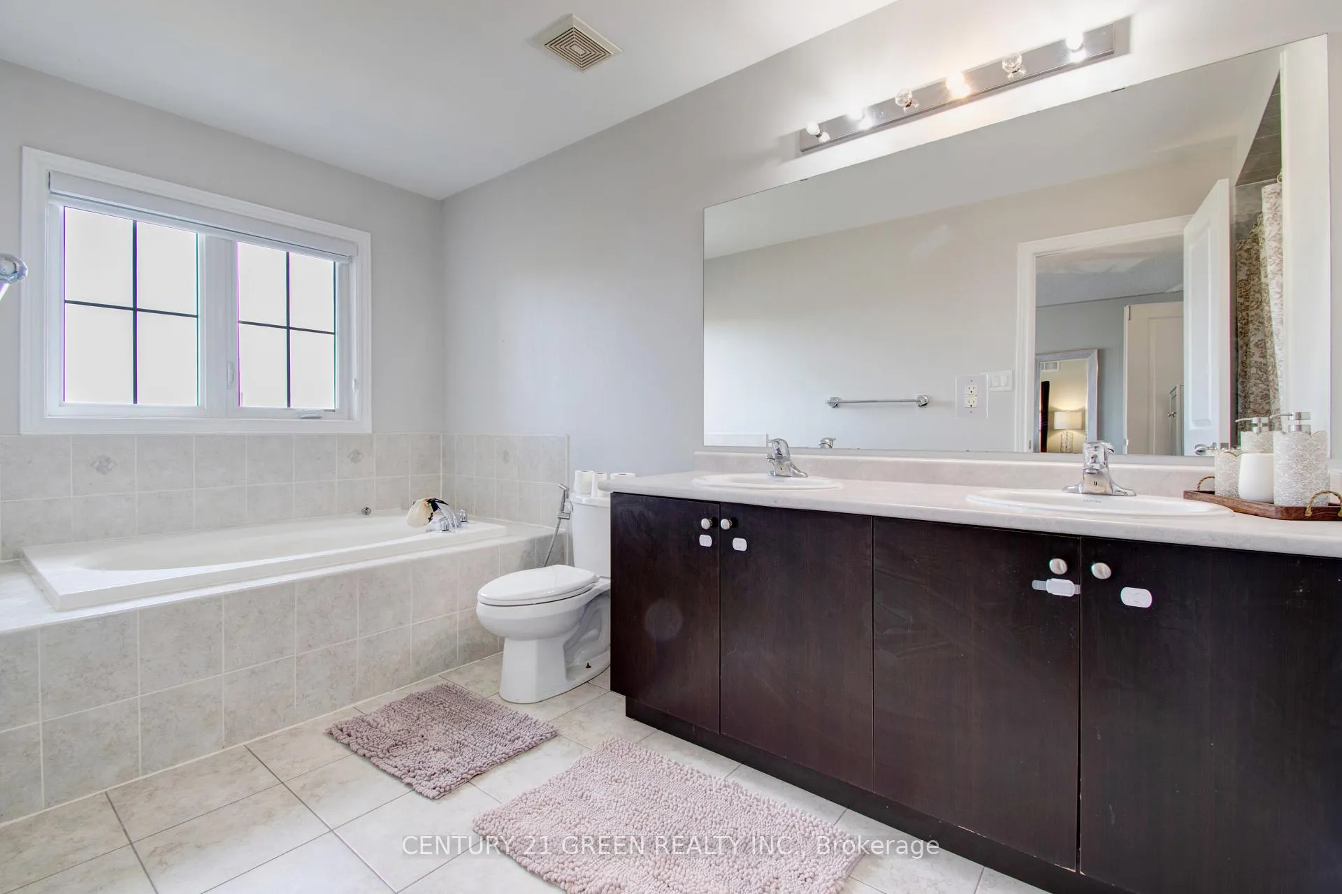 Photo 32 of 20 Tysonville Circle, Brampton, Northwest Brampton — HOMEH