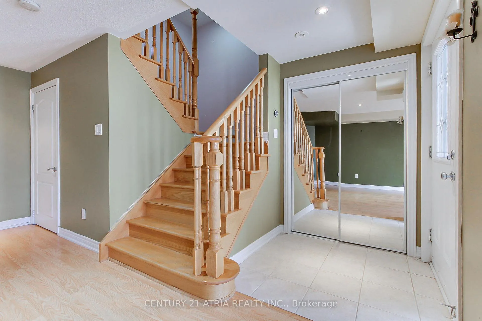 Photo 4 of 163 Zokol Drive, Aurora, Bayview Northeast — HOMEH