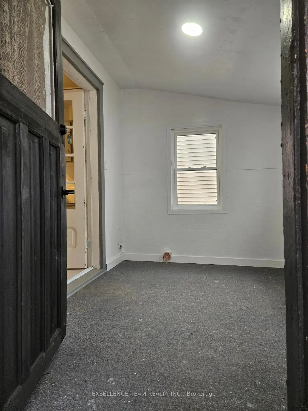 Photo 3 of 230-230A Carleton Street W, Cornwall — HOMEH