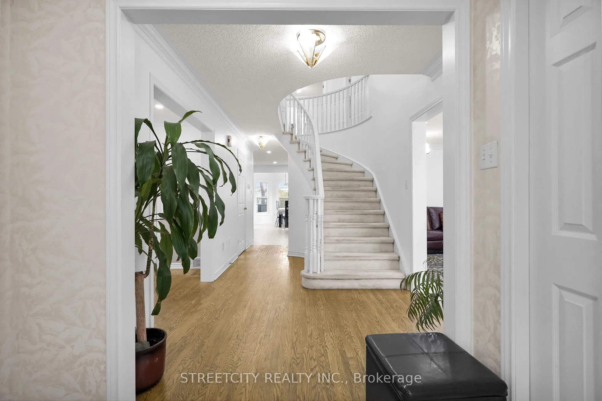 Photo 5 of 713 Guildwood Boulevard, London, North M — HOMEH