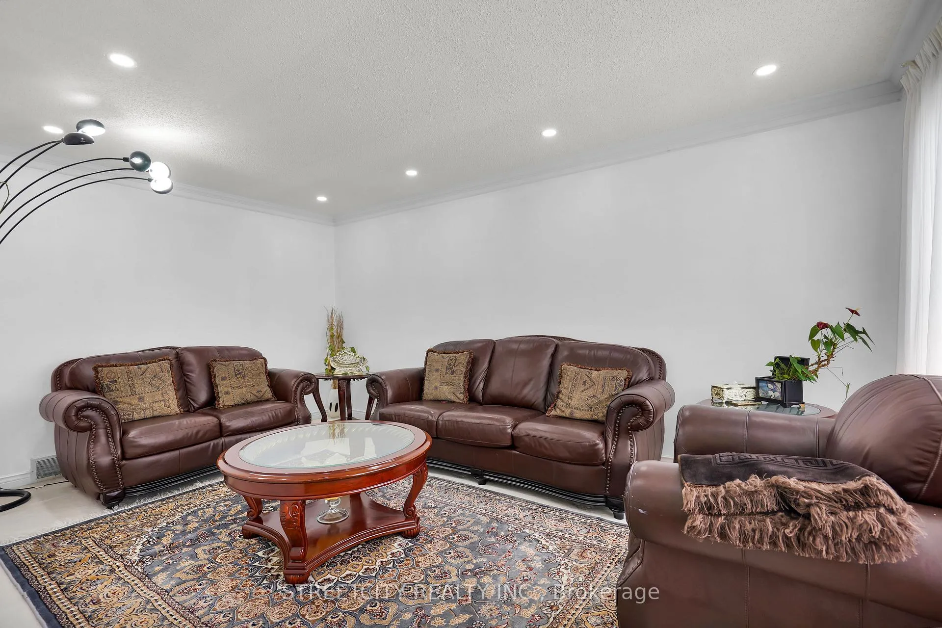Photo 7 of 713 Guildwood Boulevard, London, North M — HOMEH