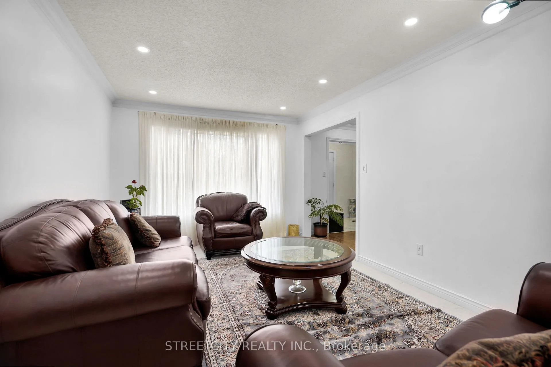 Photo 8 of 713 Guildwood Boulevard, London, North M — HOMEH