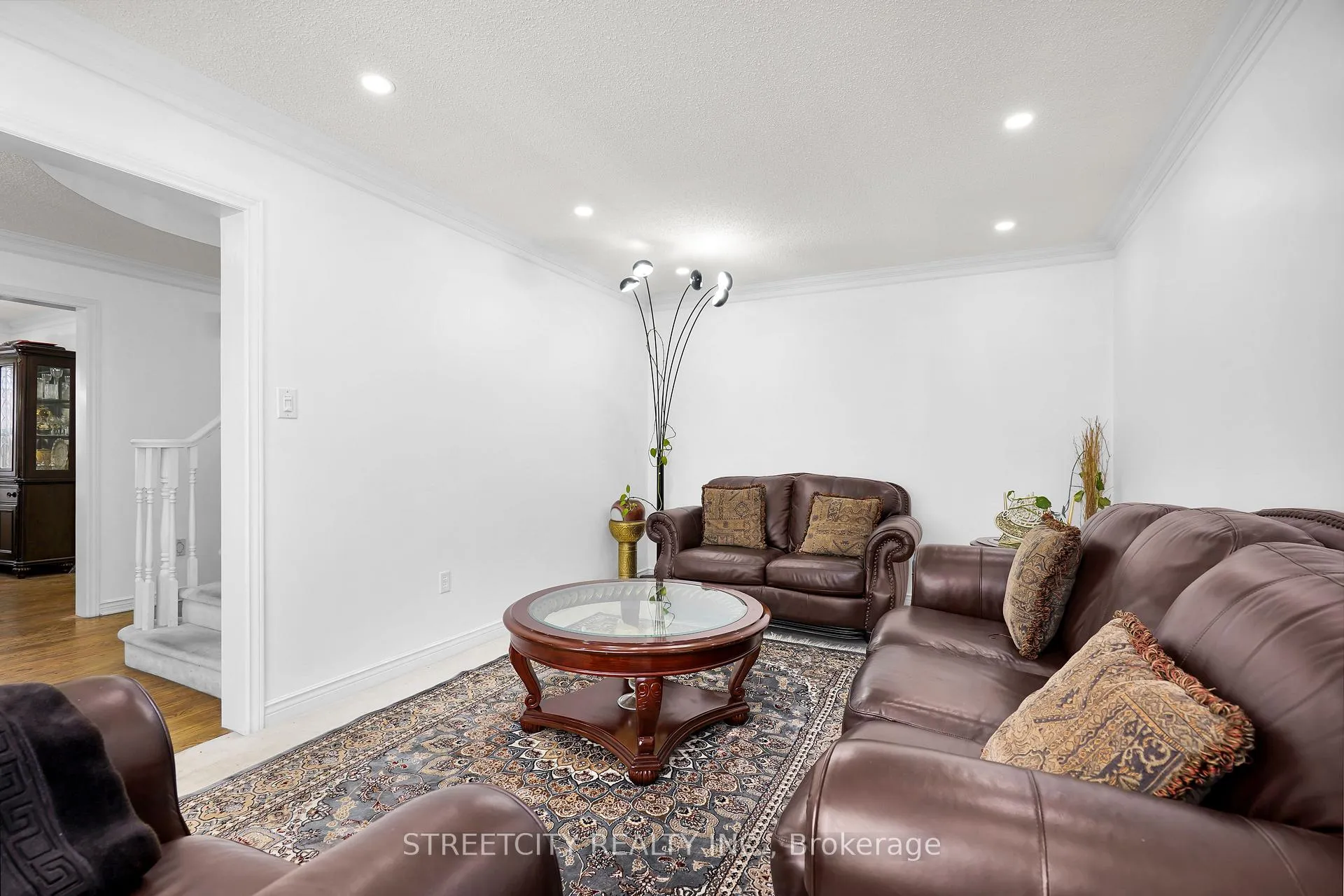 Photo 9 of 713 Guildwood Boulevard, London, North M — HOMEH