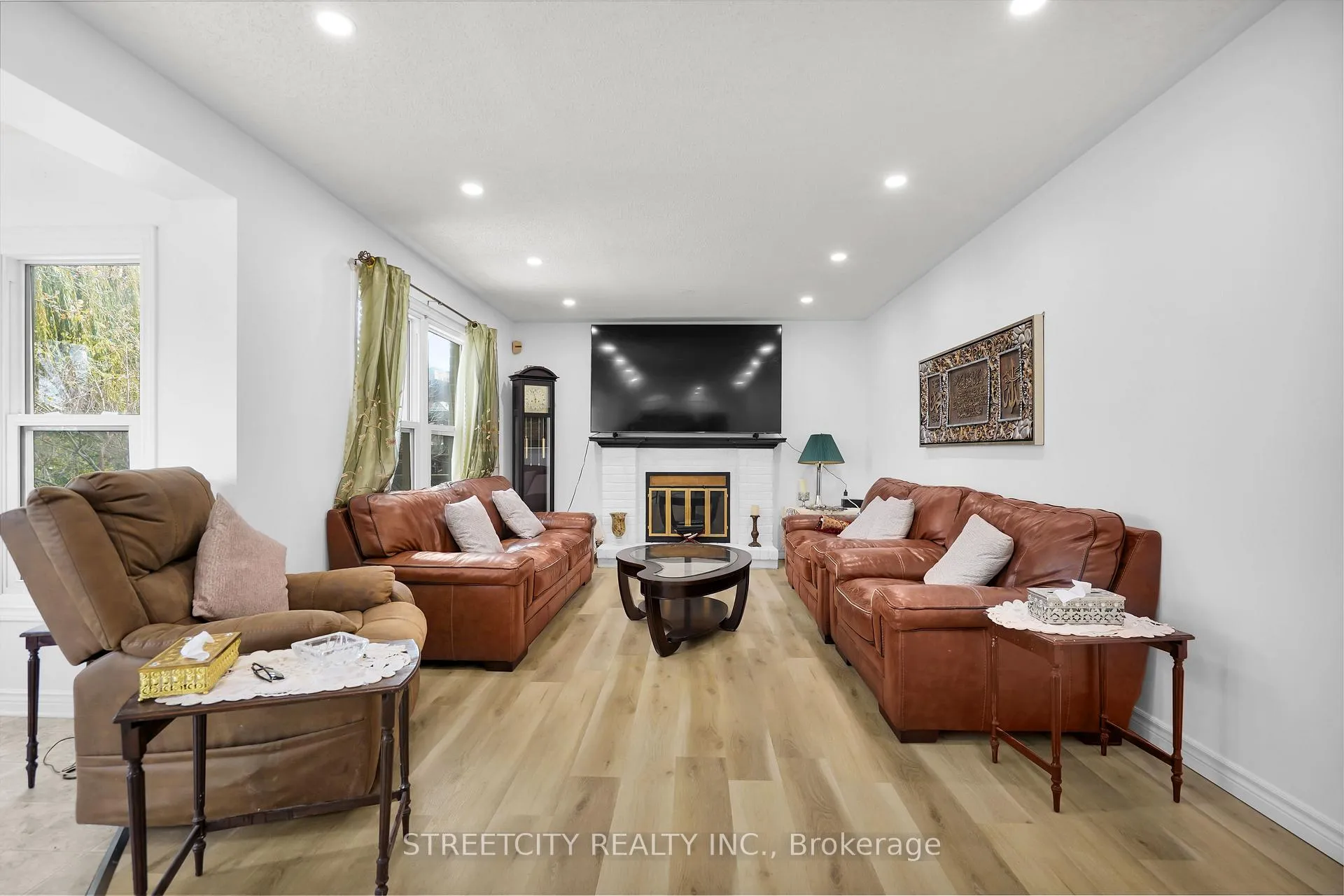 Photo 10 of 713 Guildwood Boulevard, London, North M — HOMEH