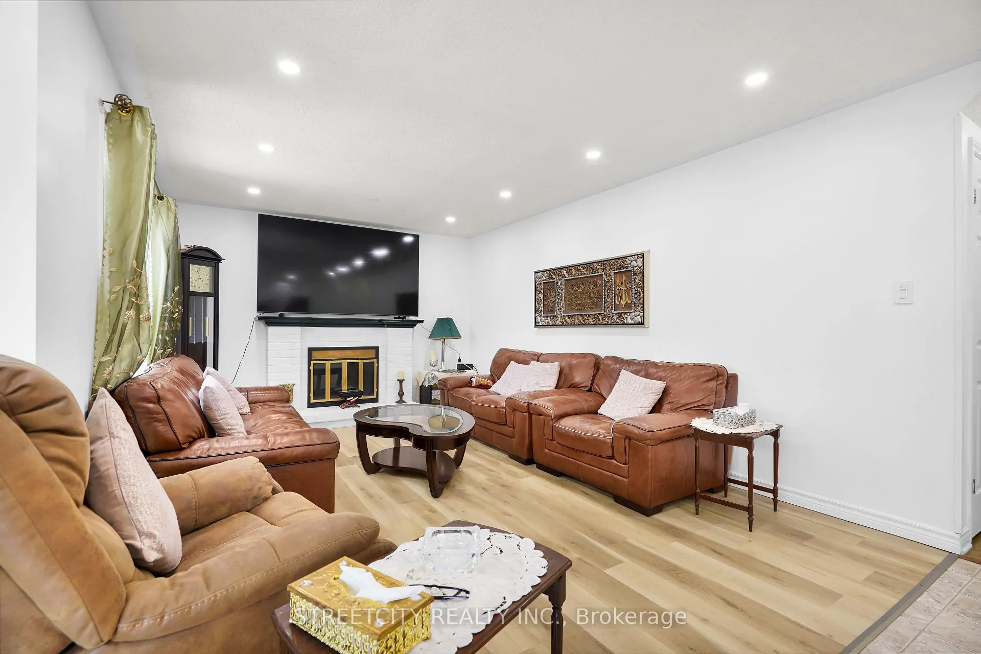 Photo 11 of 713 Guildwood Boulevard, London, North M — HOMEH
