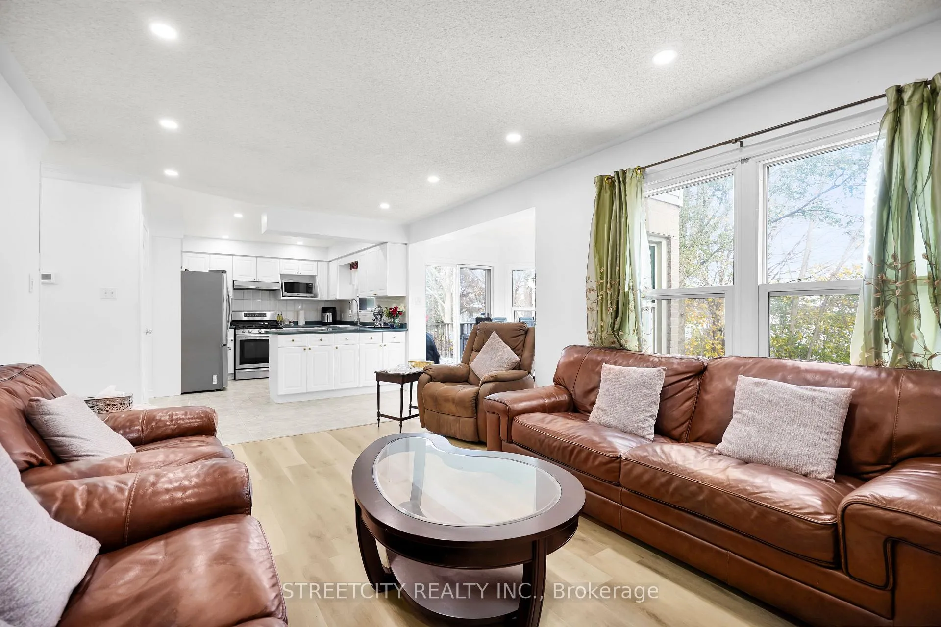 Photo 12 of 713 Guildwood Boulevard, London, North M — HOMEH