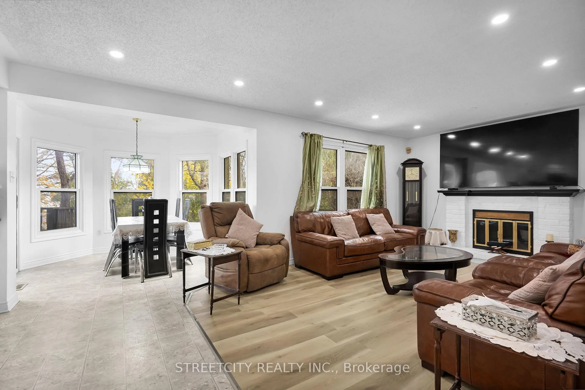 Photo 14 of 713 Guildwood Boulevard, London, North M — HOMEH