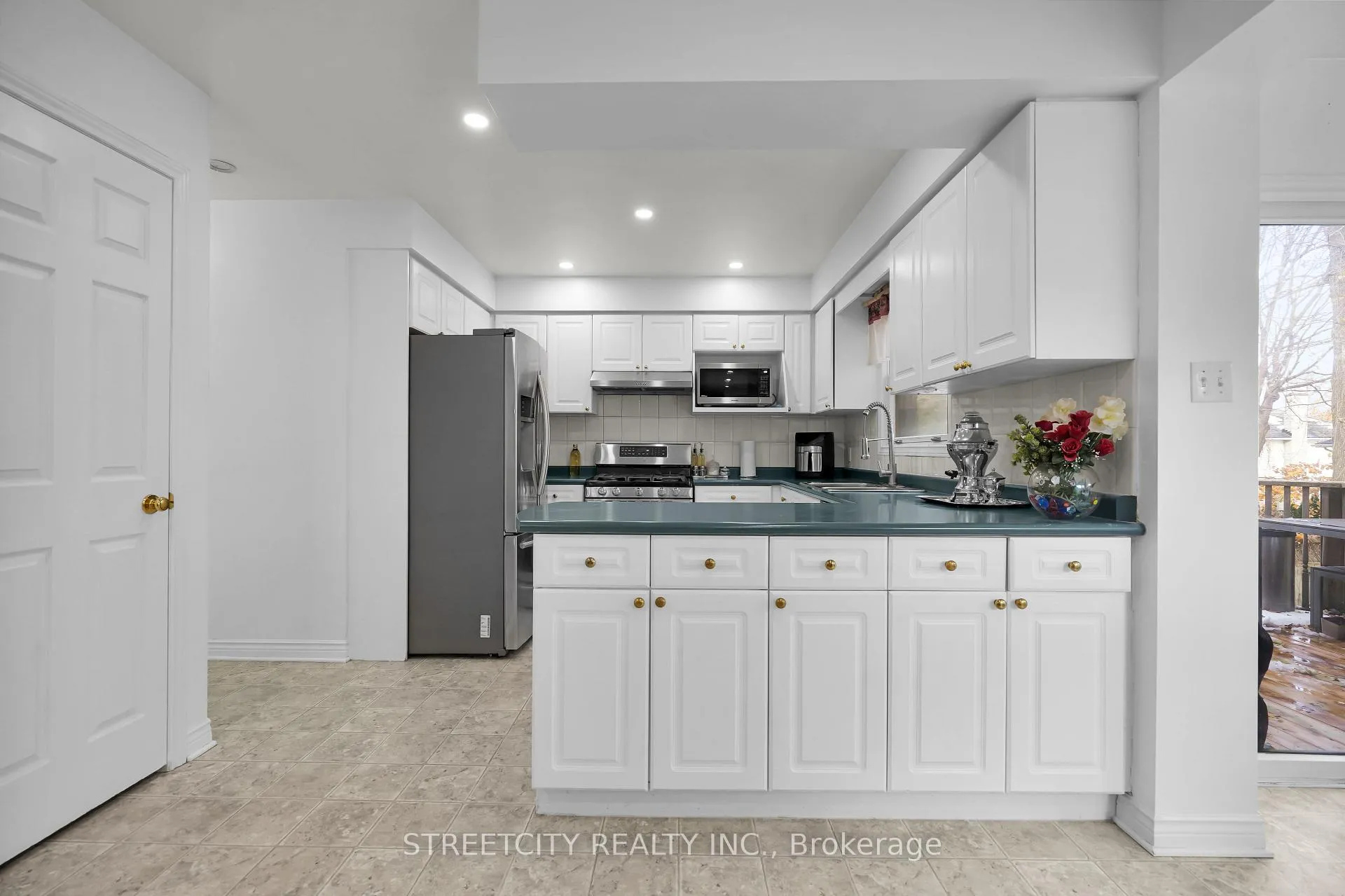 Photo 17 of 713 Guildwood Boulevard, London, North M — HOMEH