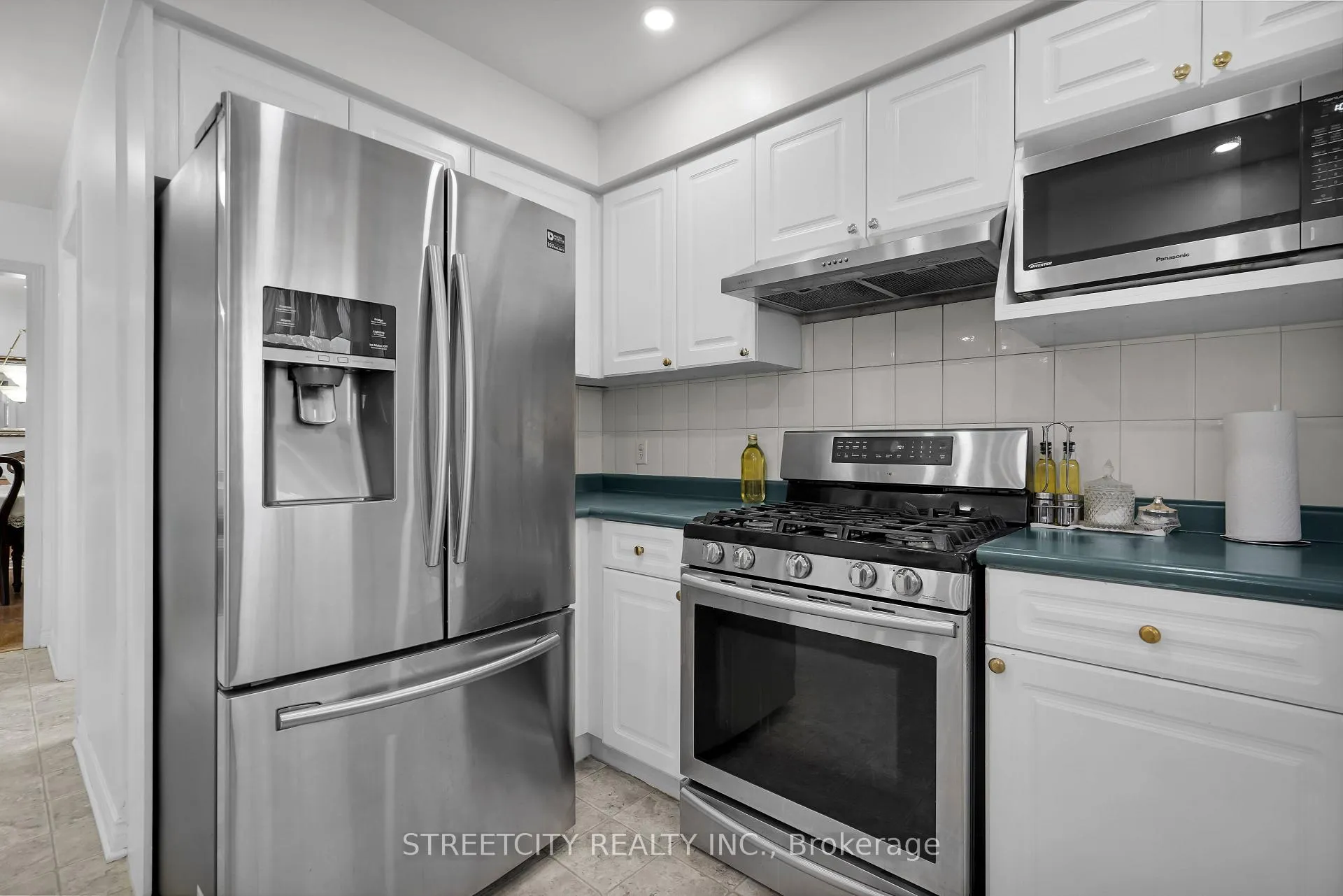 Photo 19 of 713 Guildwood Boulevard, London, North M — HOMEH