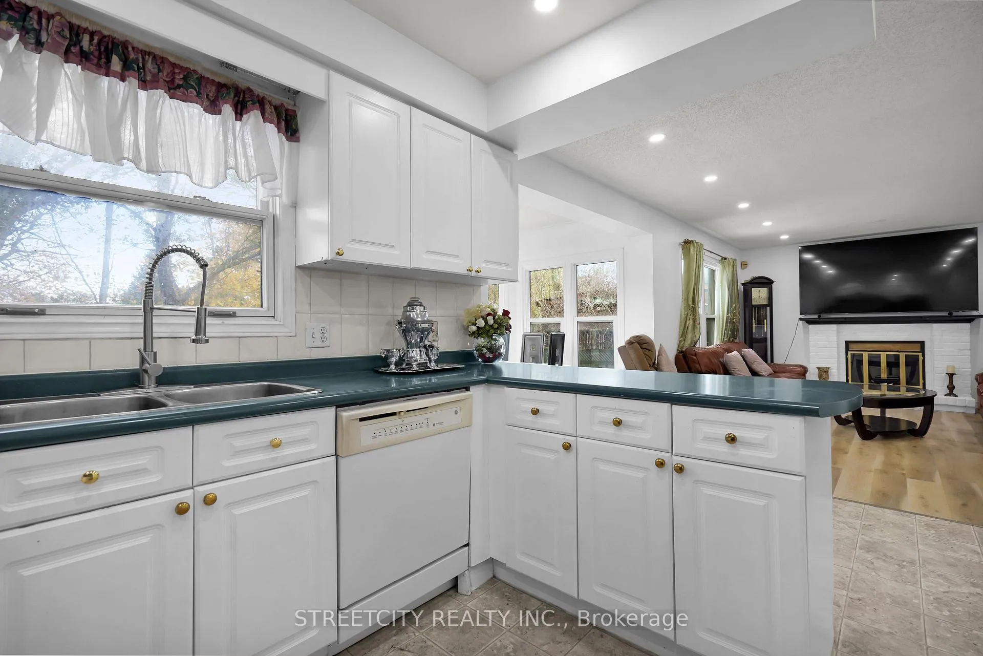 Photo 20 of 713 Guildwood Boulevard, London, North M — HOMEH