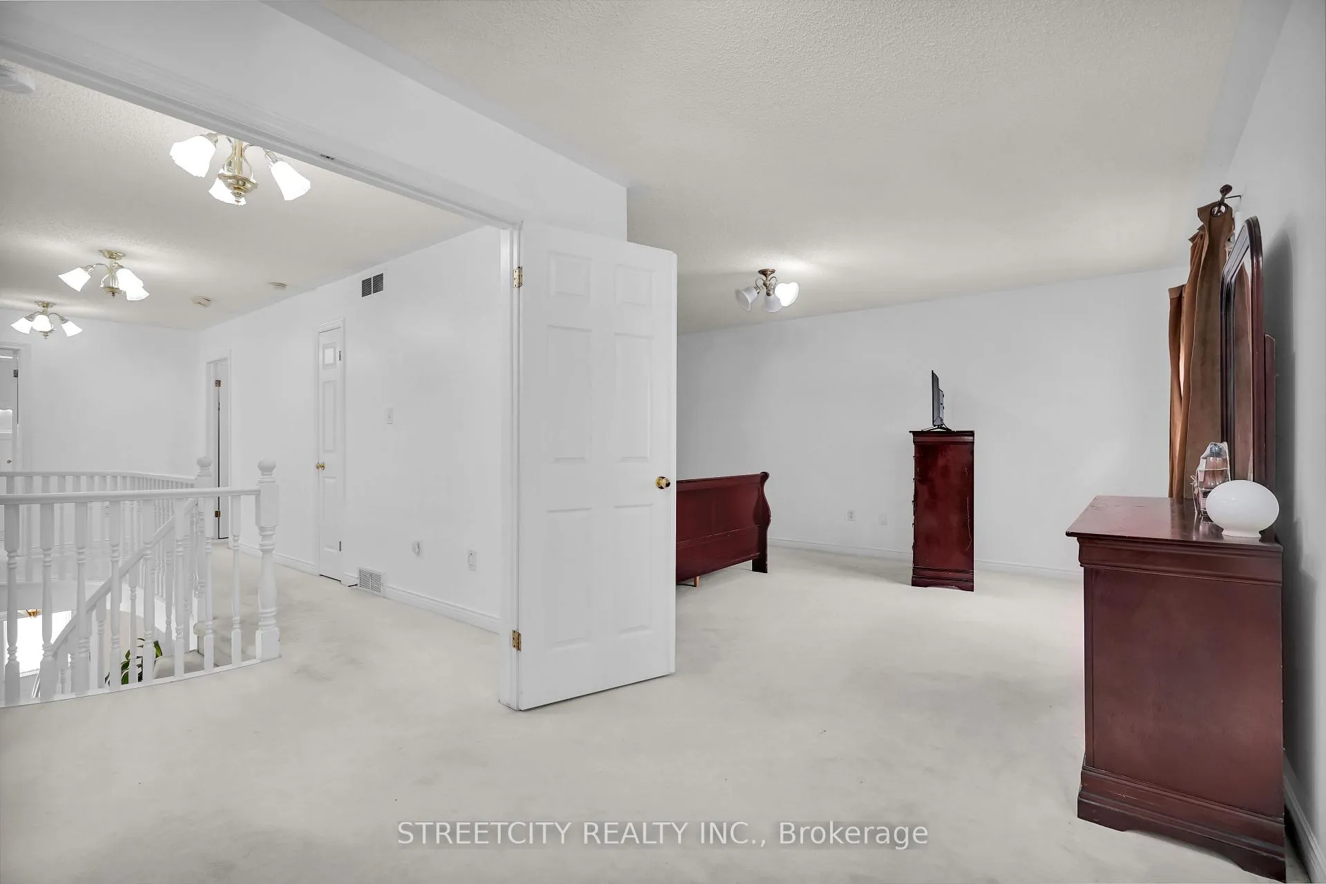 Photo 23 of 713 Guildwood Boulevard, London, North M — HOMEH