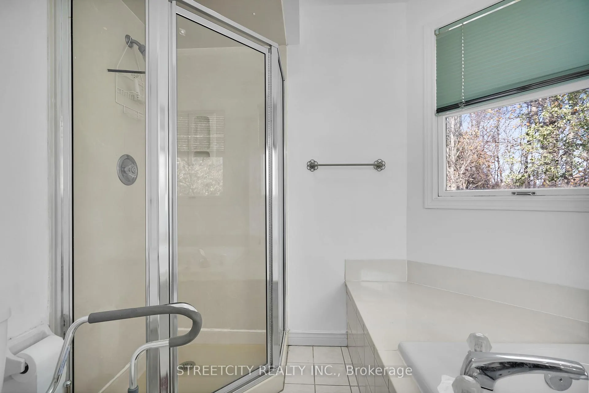 Photo 28 of 713 Guildwood Boulevard, London, North M — HOMEH