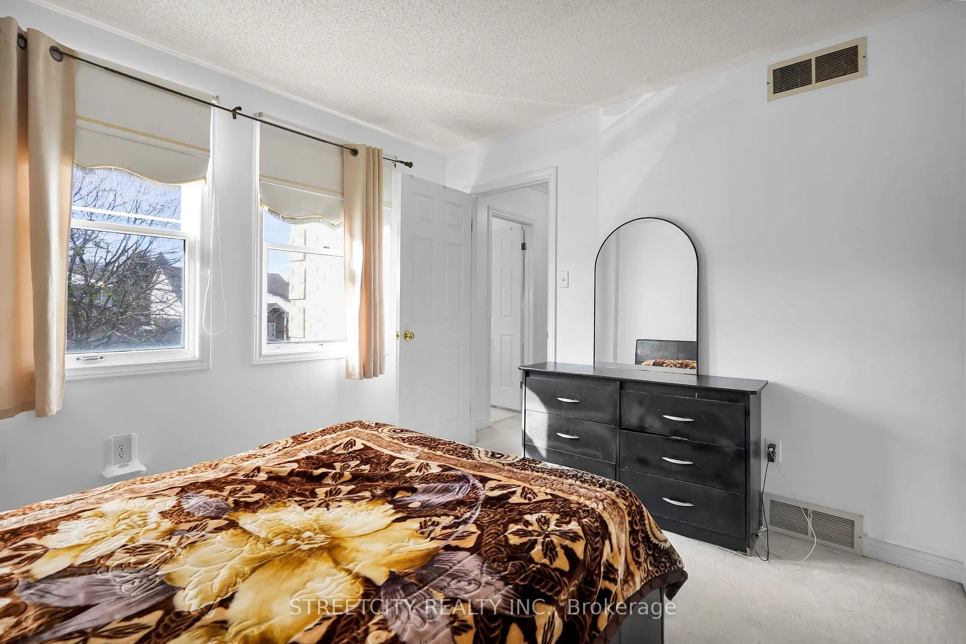 Photo 33 of 713 Guildwood Boulevard, London, North M — HOMEH