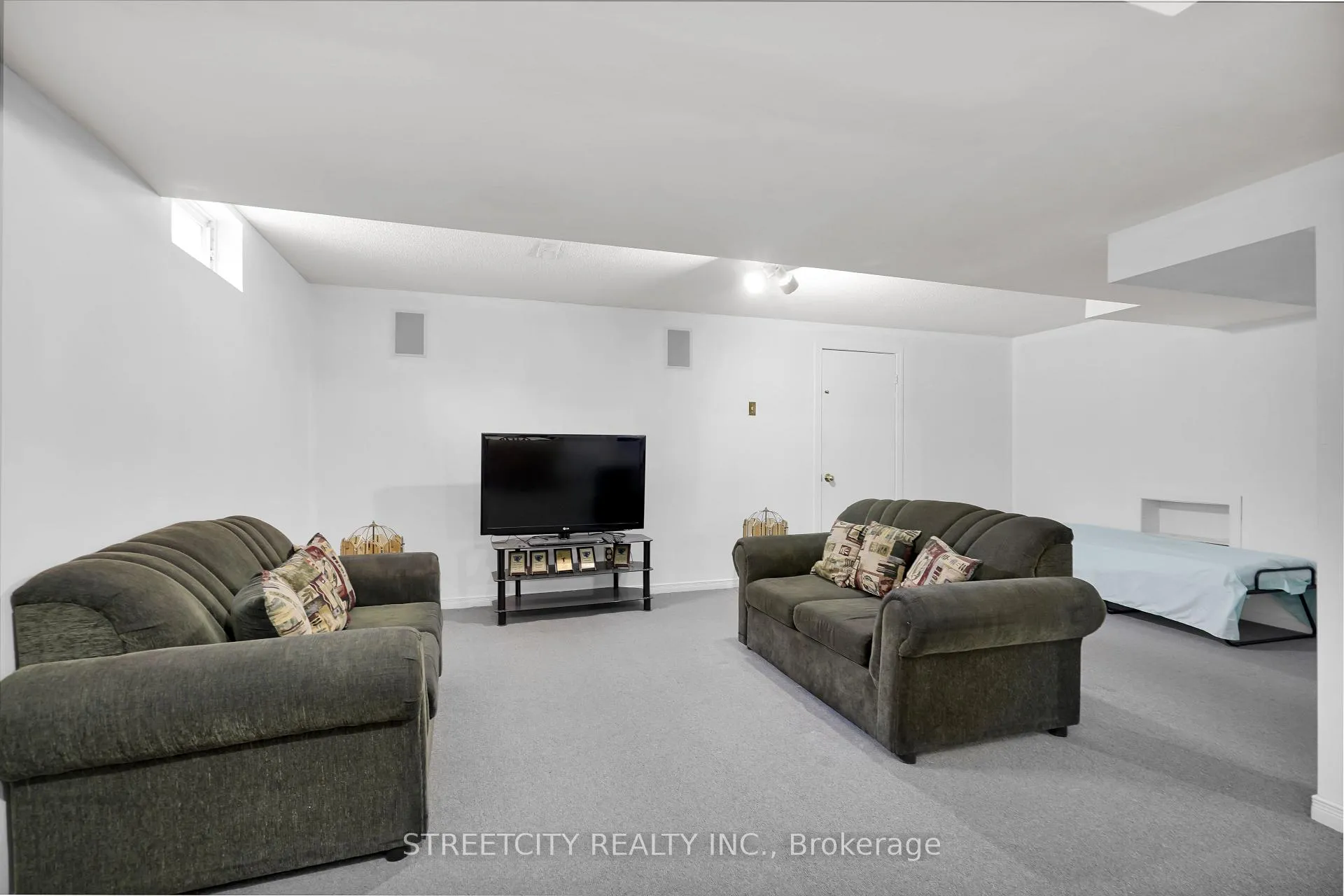 Photo 37 of 713 Guildwood Boulevard, London, North M — HOMEH
