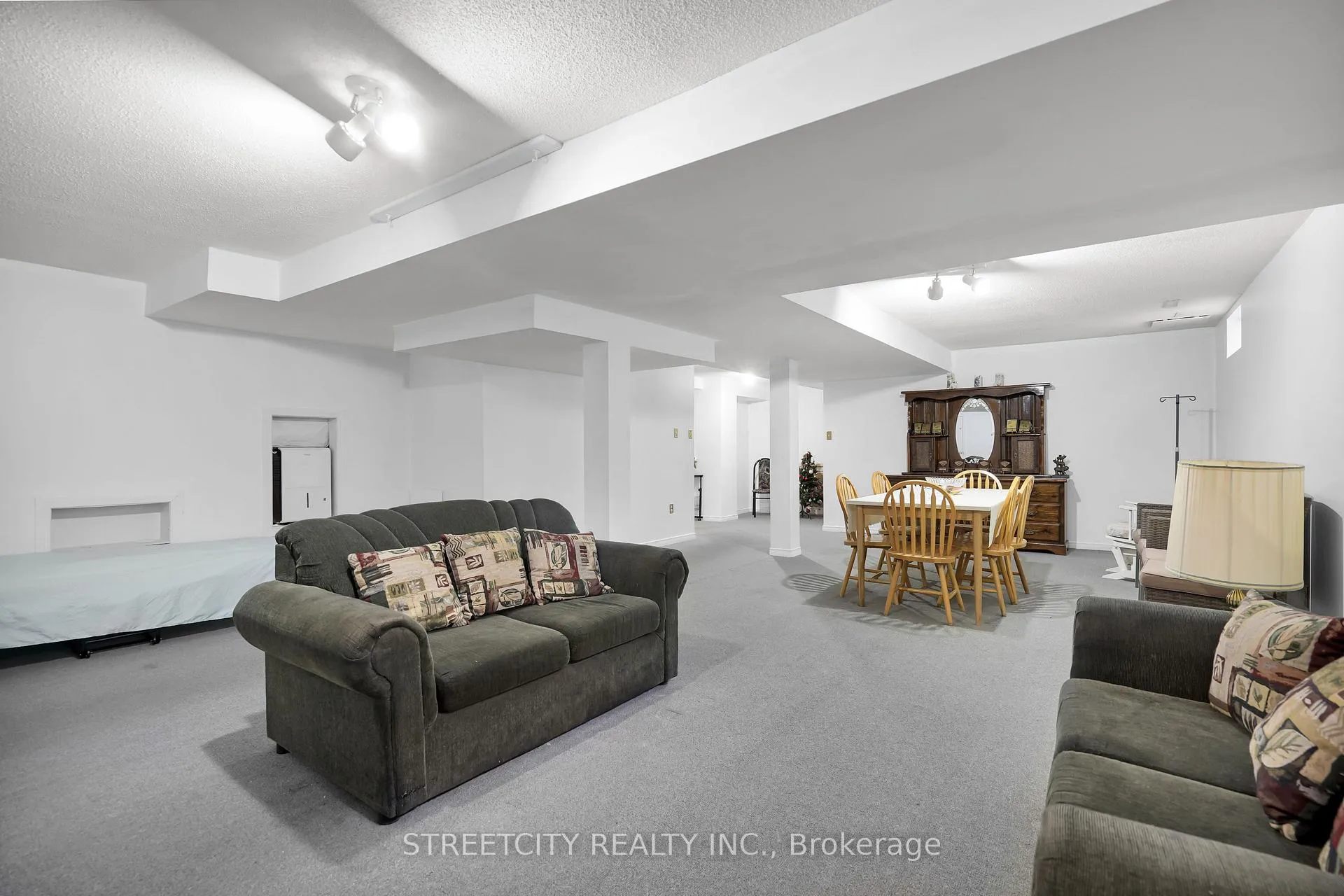Photo 38 of 713 Guildwood Boulevard, London, North M — HOMEH