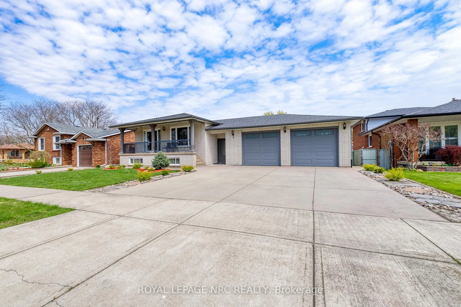 Photo 1 of 5 Royce Avenue, Hamilton, Stoney Creek — HOMEH