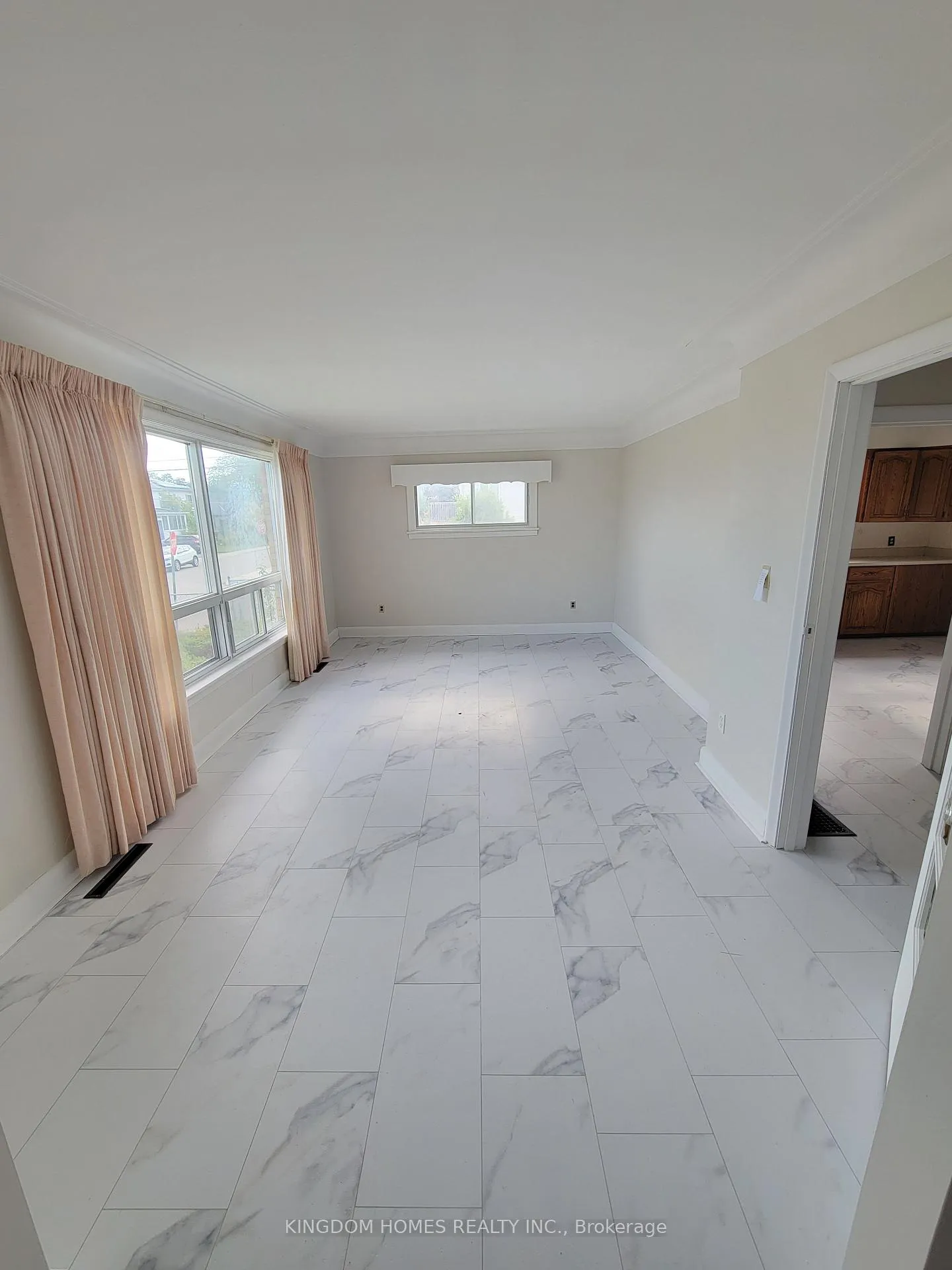 Photo 2 of Unit MAIN, 188 Dumbarton Avenue, Hamilton, Rosedale — HOMEH