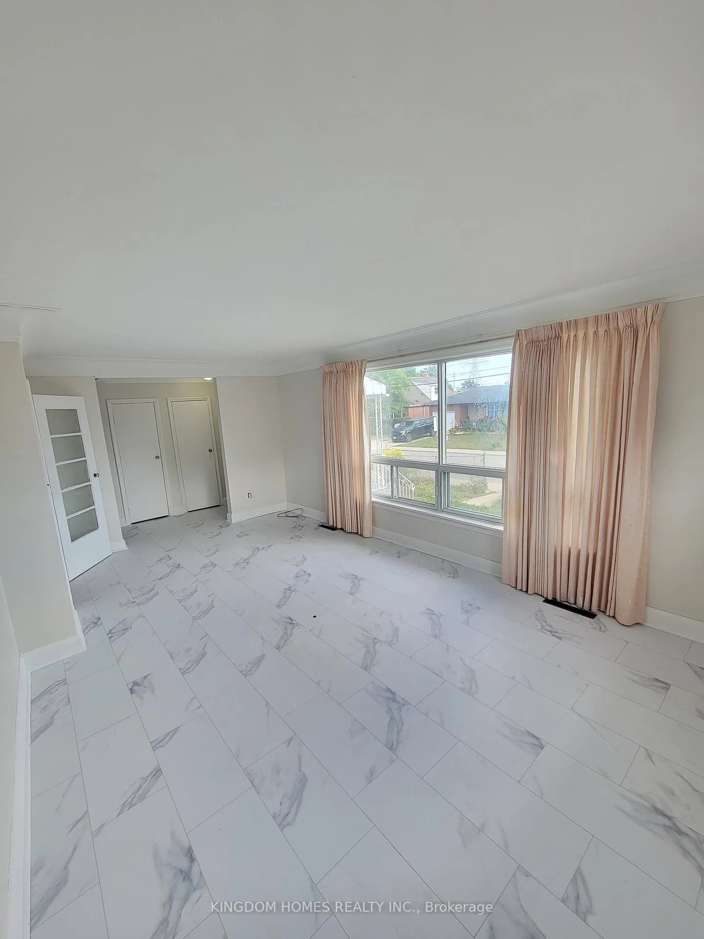 Photo 3 of Unit MAIN, 188 Dumbarton Avenue, Hamilton, Rosedale — HOMEH